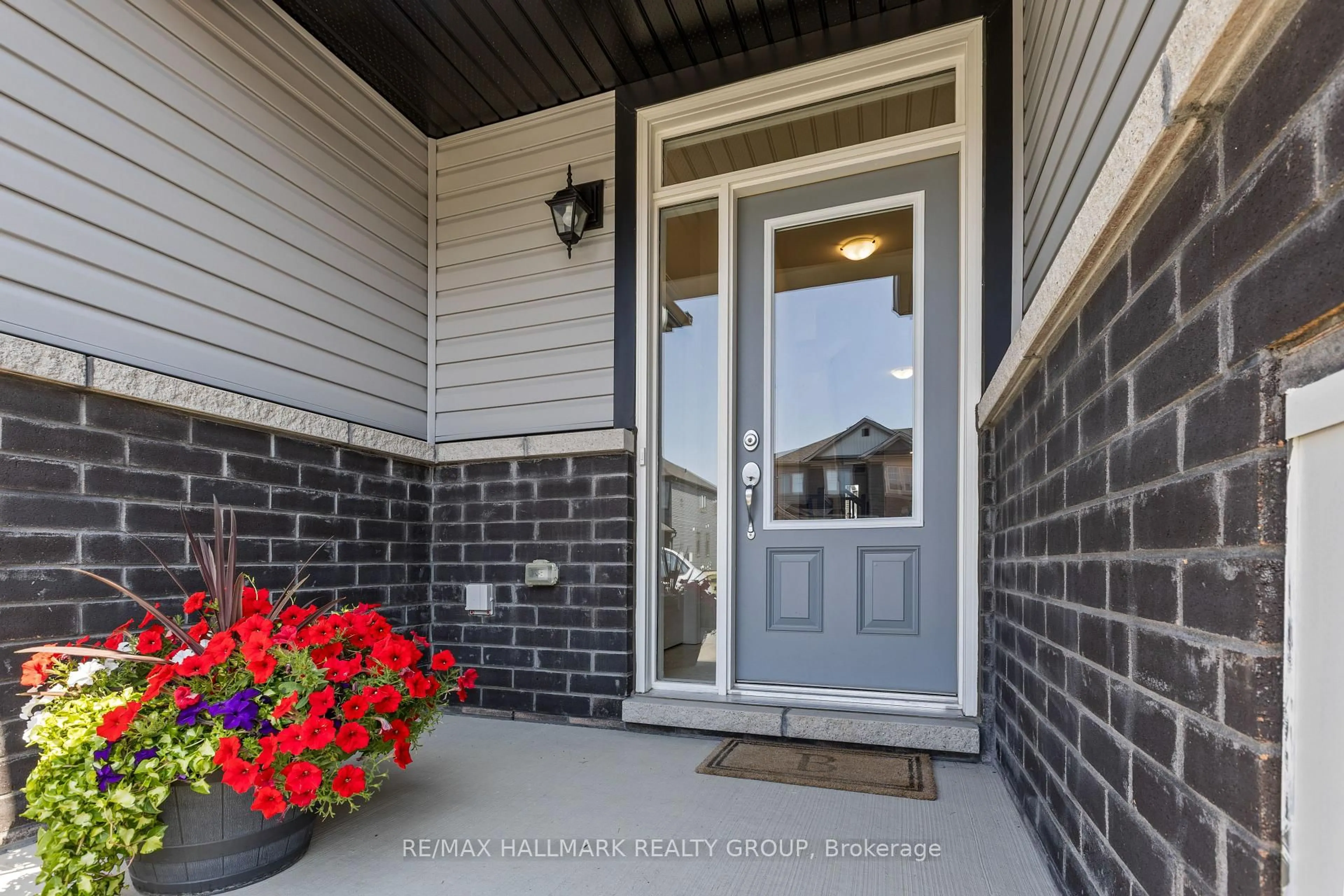 Unknown for 948 Socca Cres, Ottawa Ontario K4A 5M1