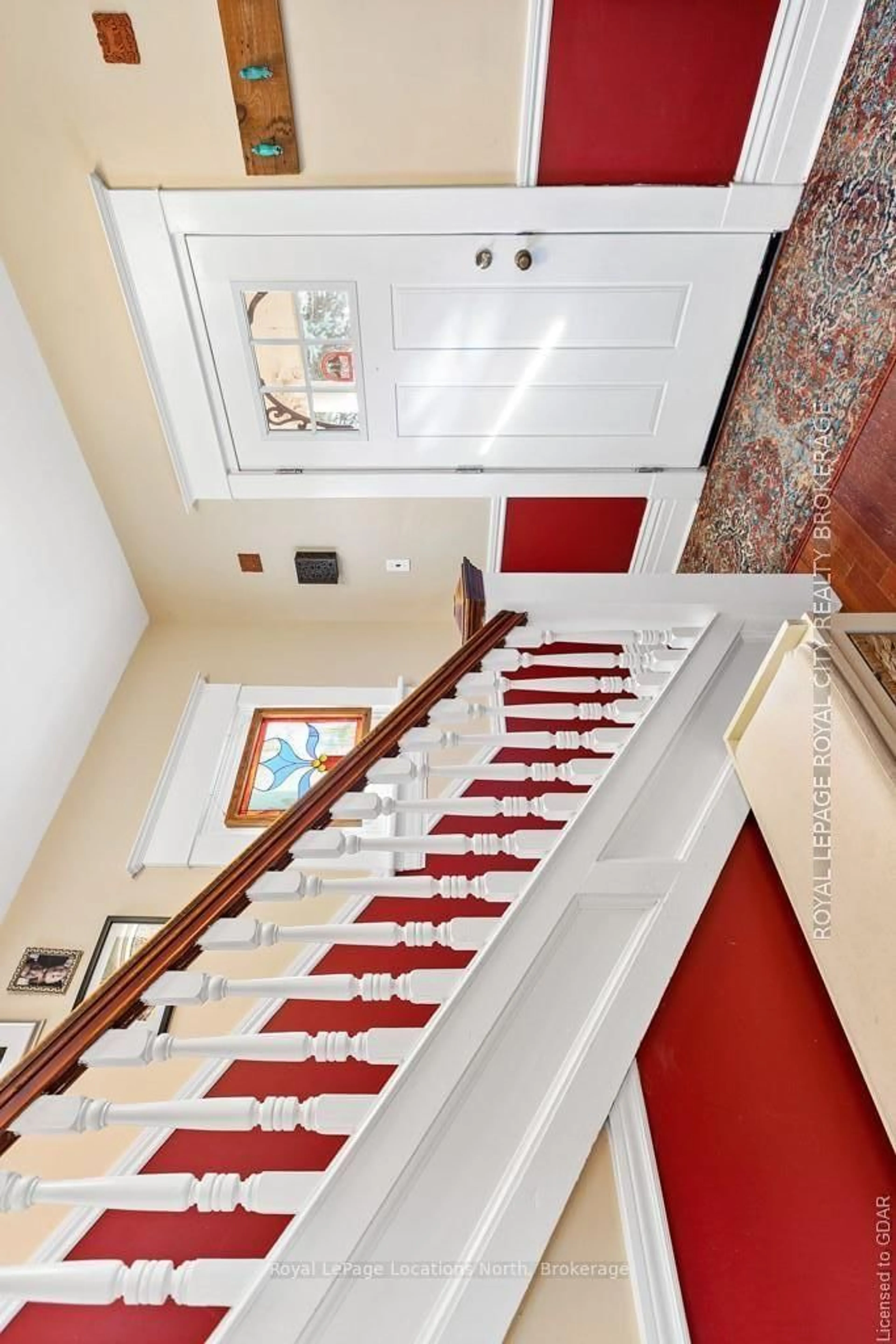 Stairs for 627 Eramosa Rd, Guelph Ontario N1E 2N7