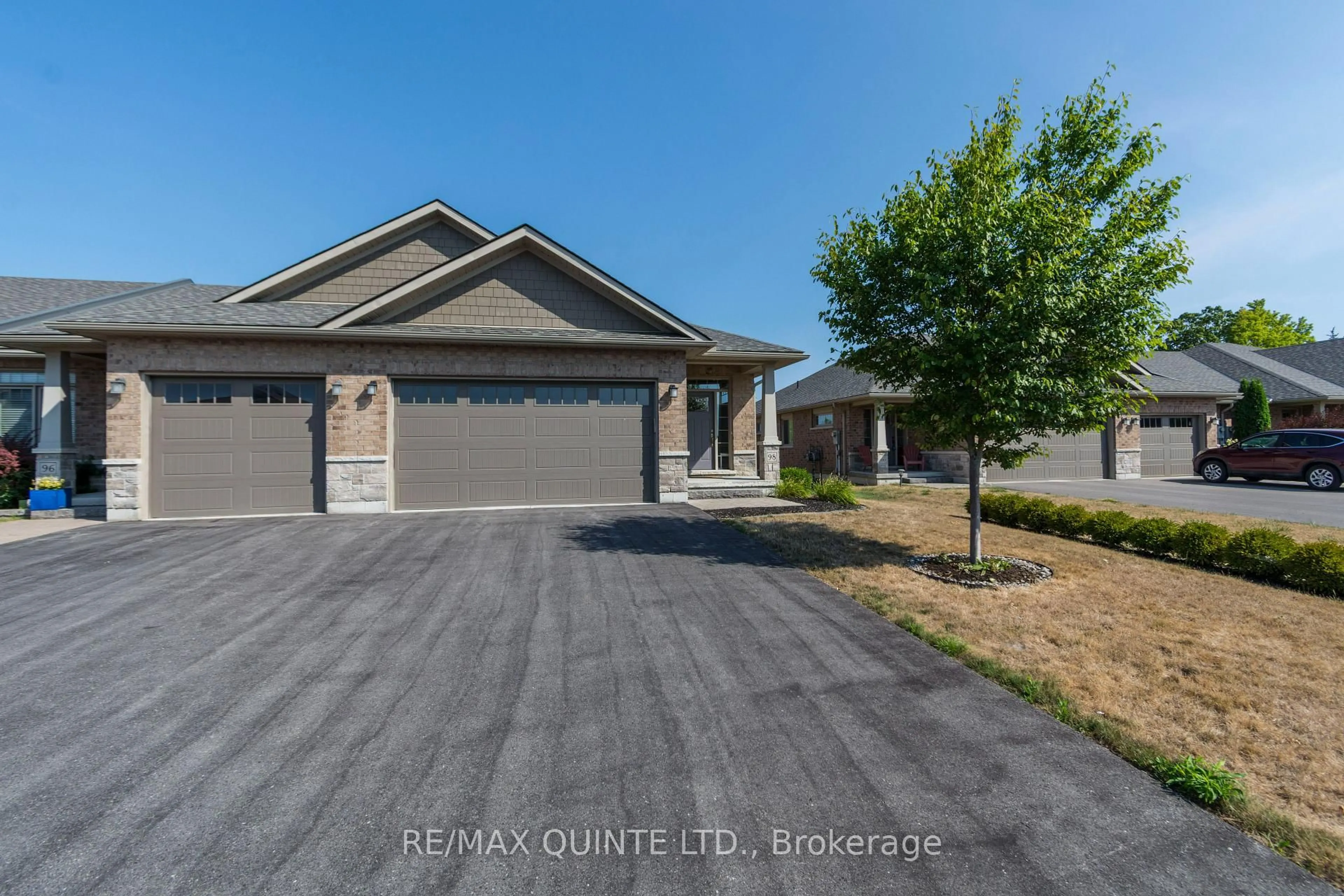 A pic from outside/outdoor area/front of a property/back of a property/a pic from drone, street for 98 Spruce Gdns, Belleville Ontario K8N 0B5