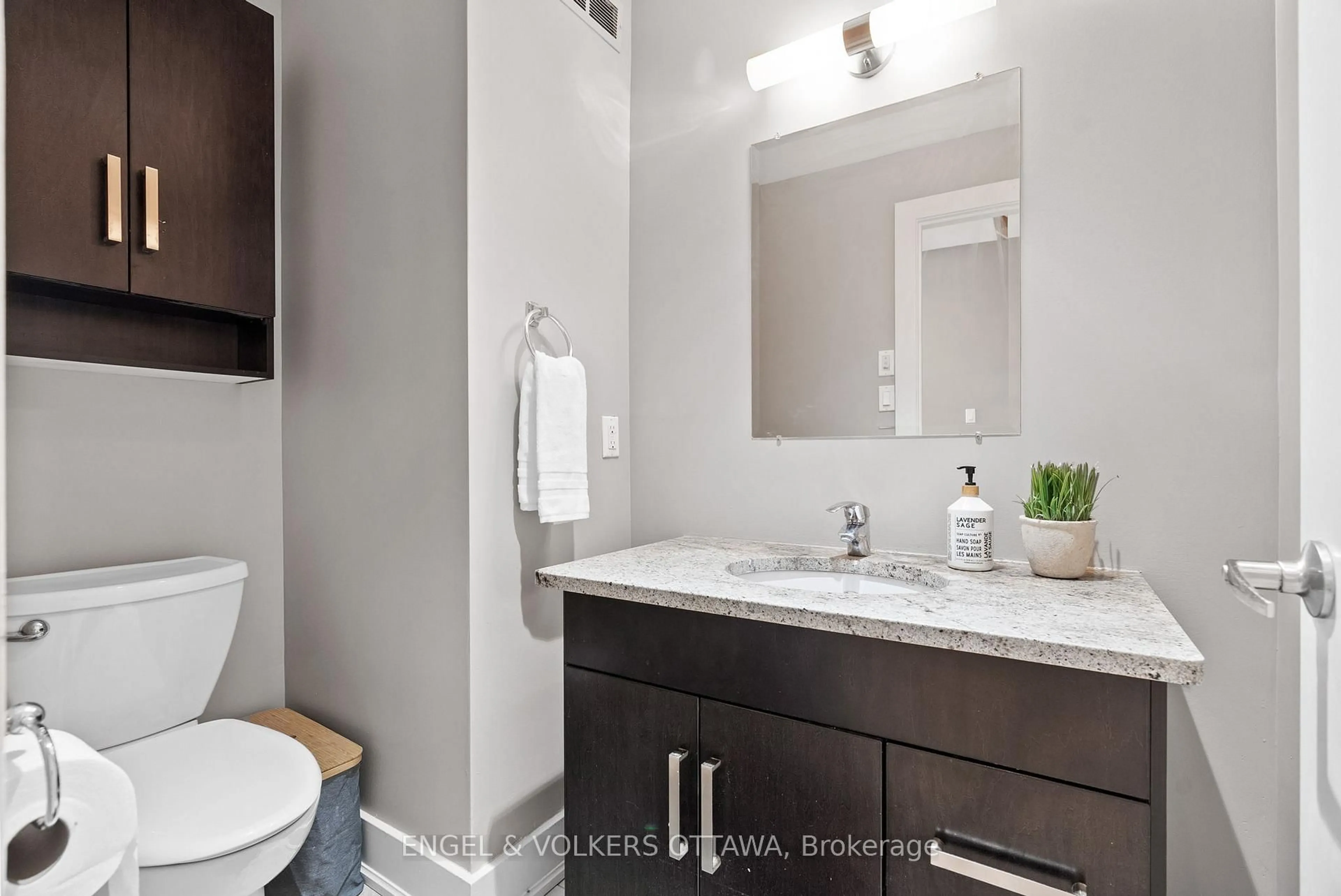 Standard bathroom, ceramic/tile floor for 1103 Normandy Cres, Ottawa Ontario K2E 5A3