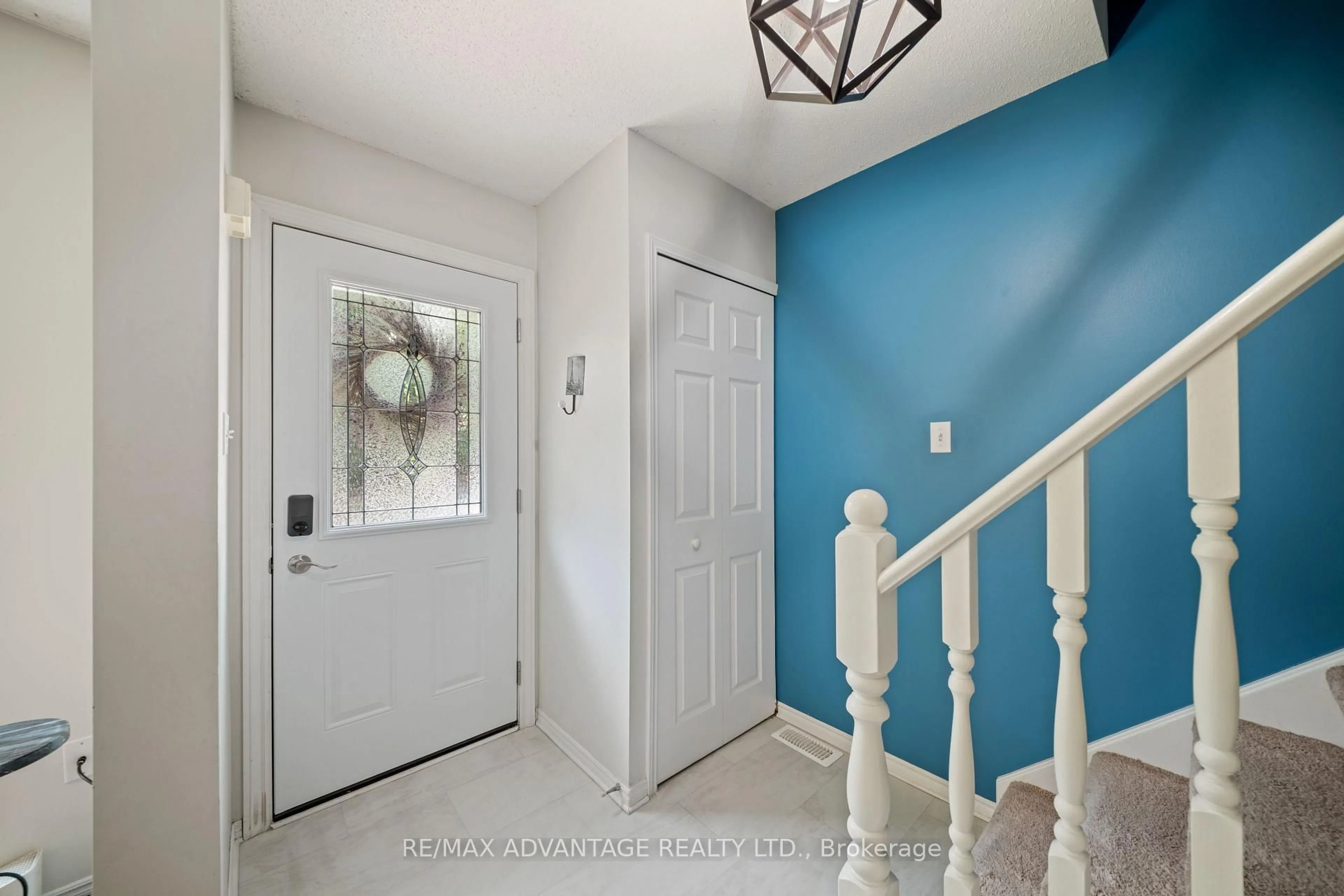 Indoor entryway for 70 Chapman Crt #81, London North Ontario N6G 4Z4