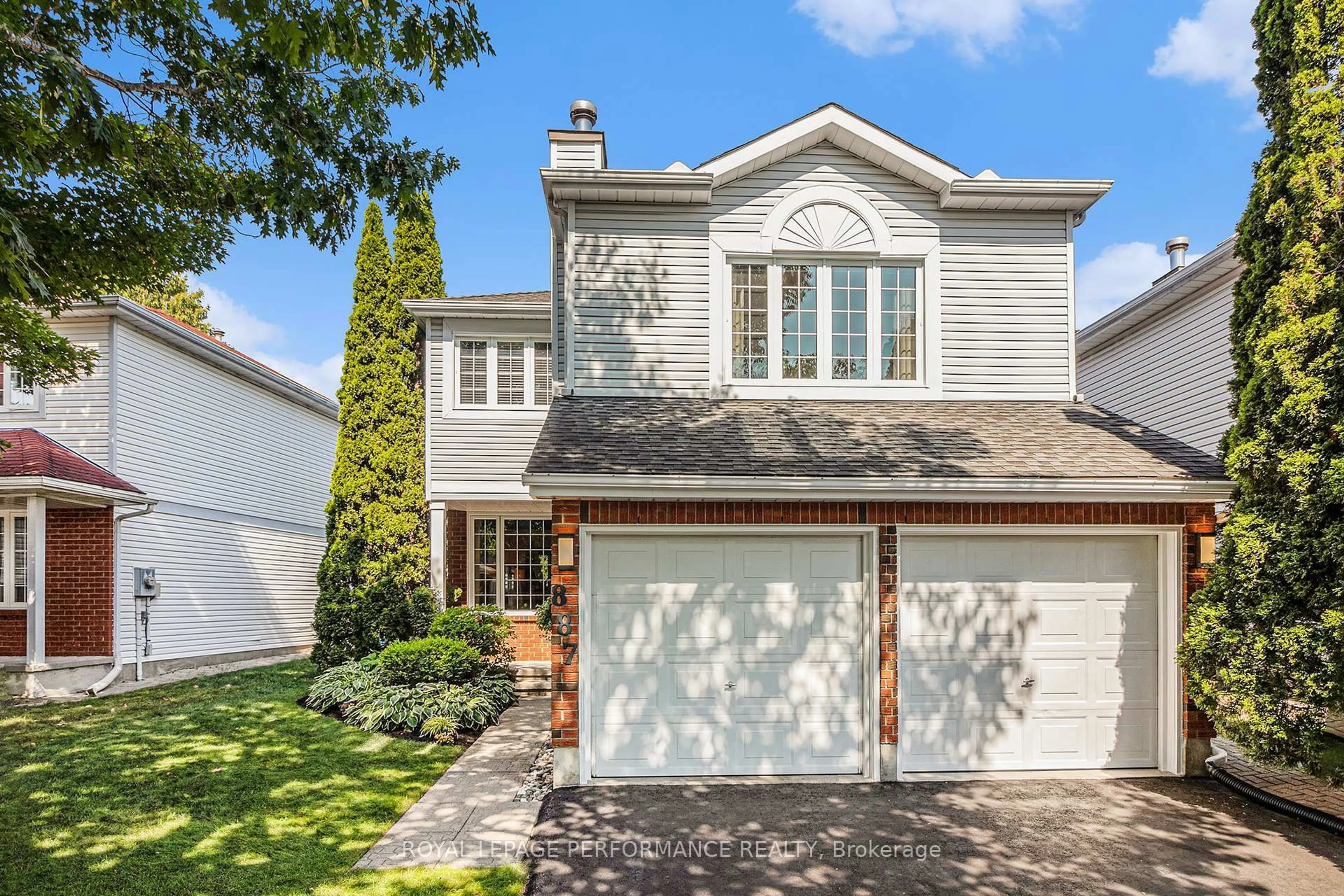 Home with vinyl exterior material, street for 887 Bideford St, Ottawa Ontario K4A 2C4