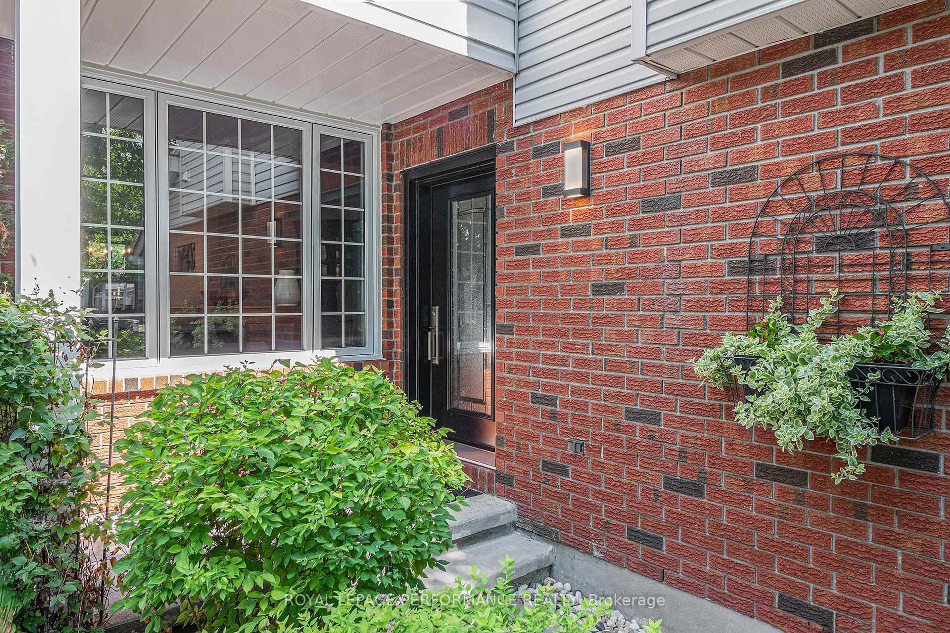 Unknown for 887 Bideford St, Ottawa Ontario K4A 2C4