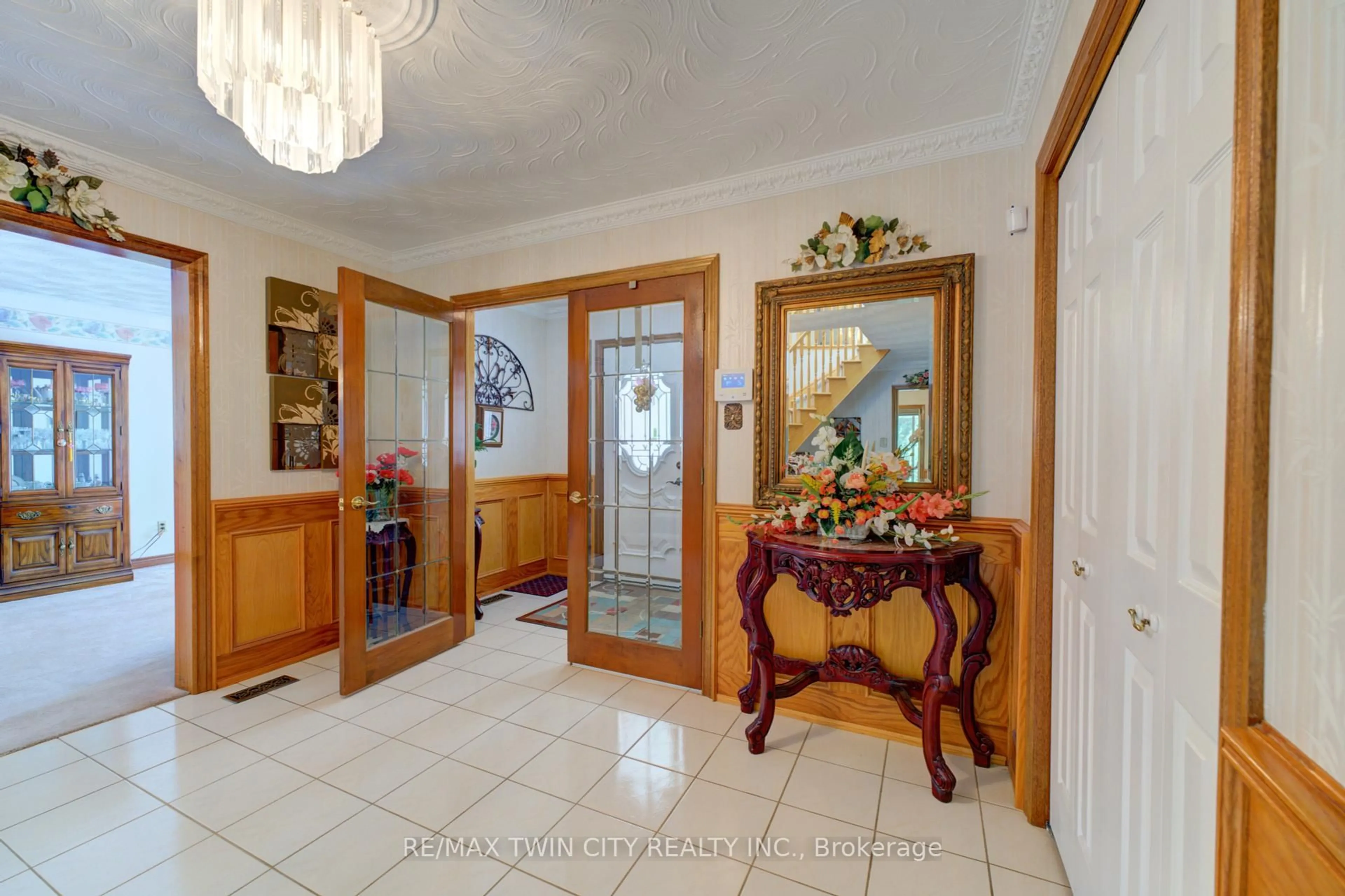Indoor foyer for 18 Riva Rdge, Brantford Ontario N3P 1S2