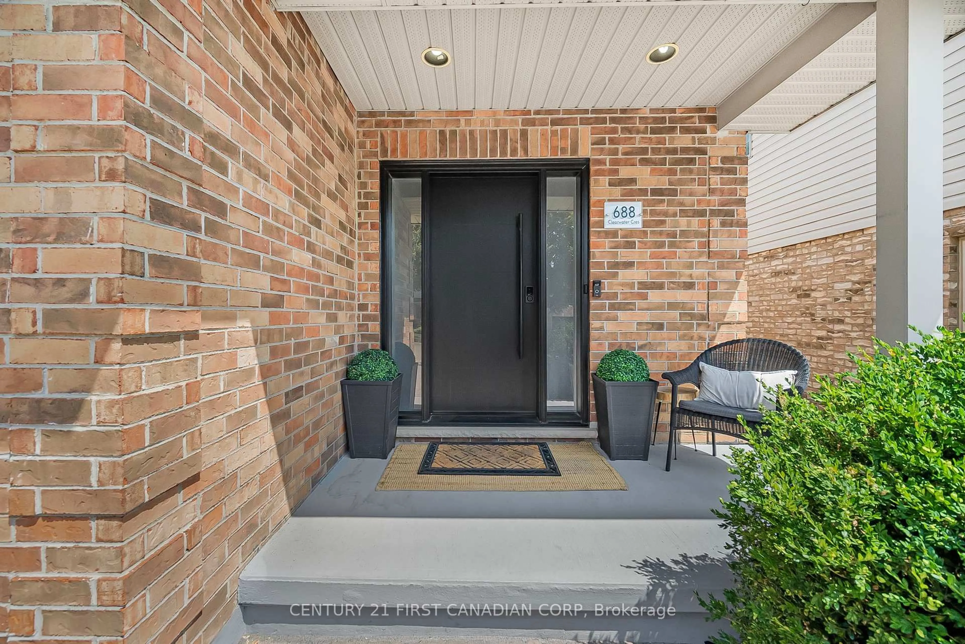 Unknown for 688 Clearwater Cres, London North Ontario N5X 4J7