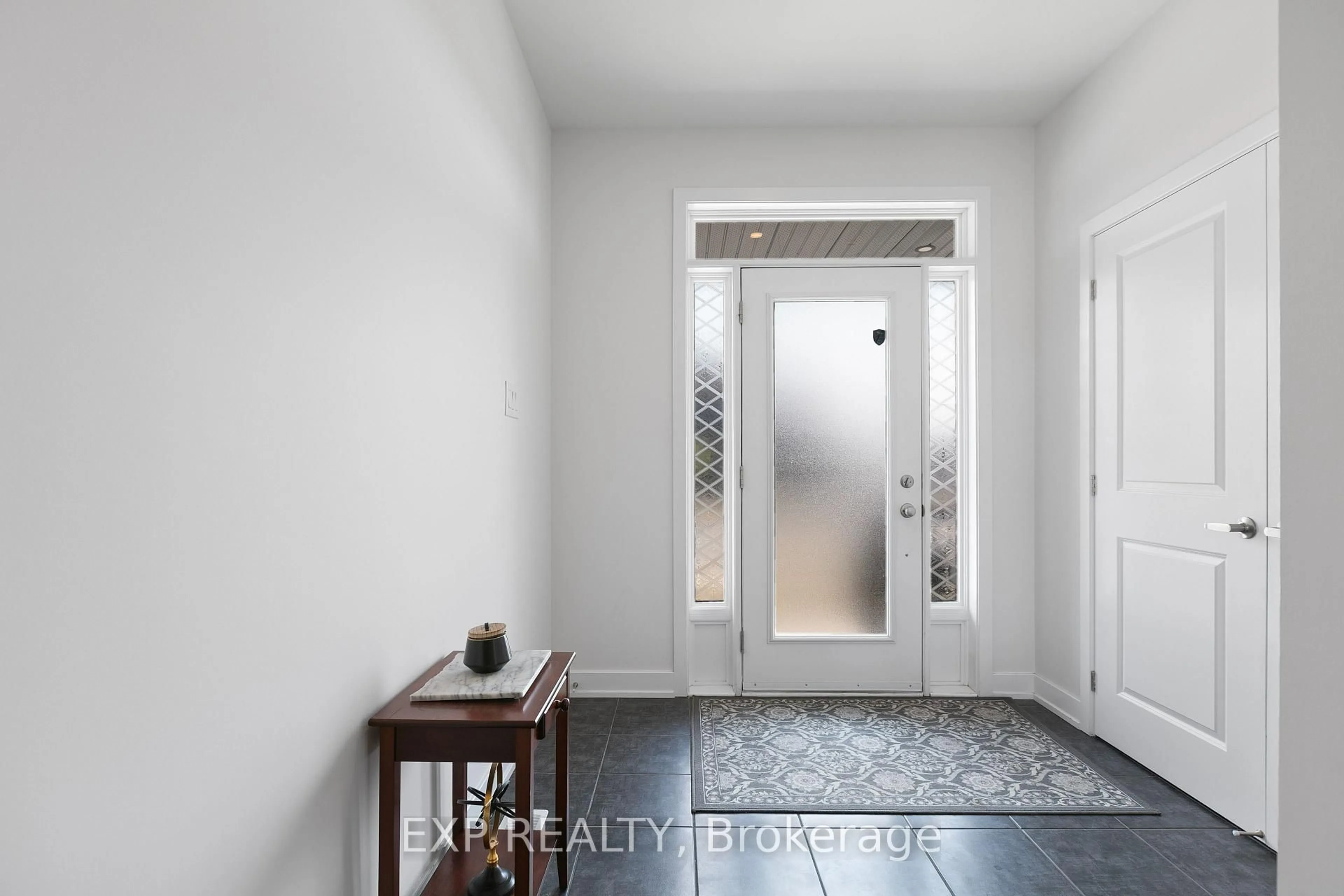 Indoor entryway for 3301 Findlay Creek Dr, Ottawa Ontario K1T 0V2