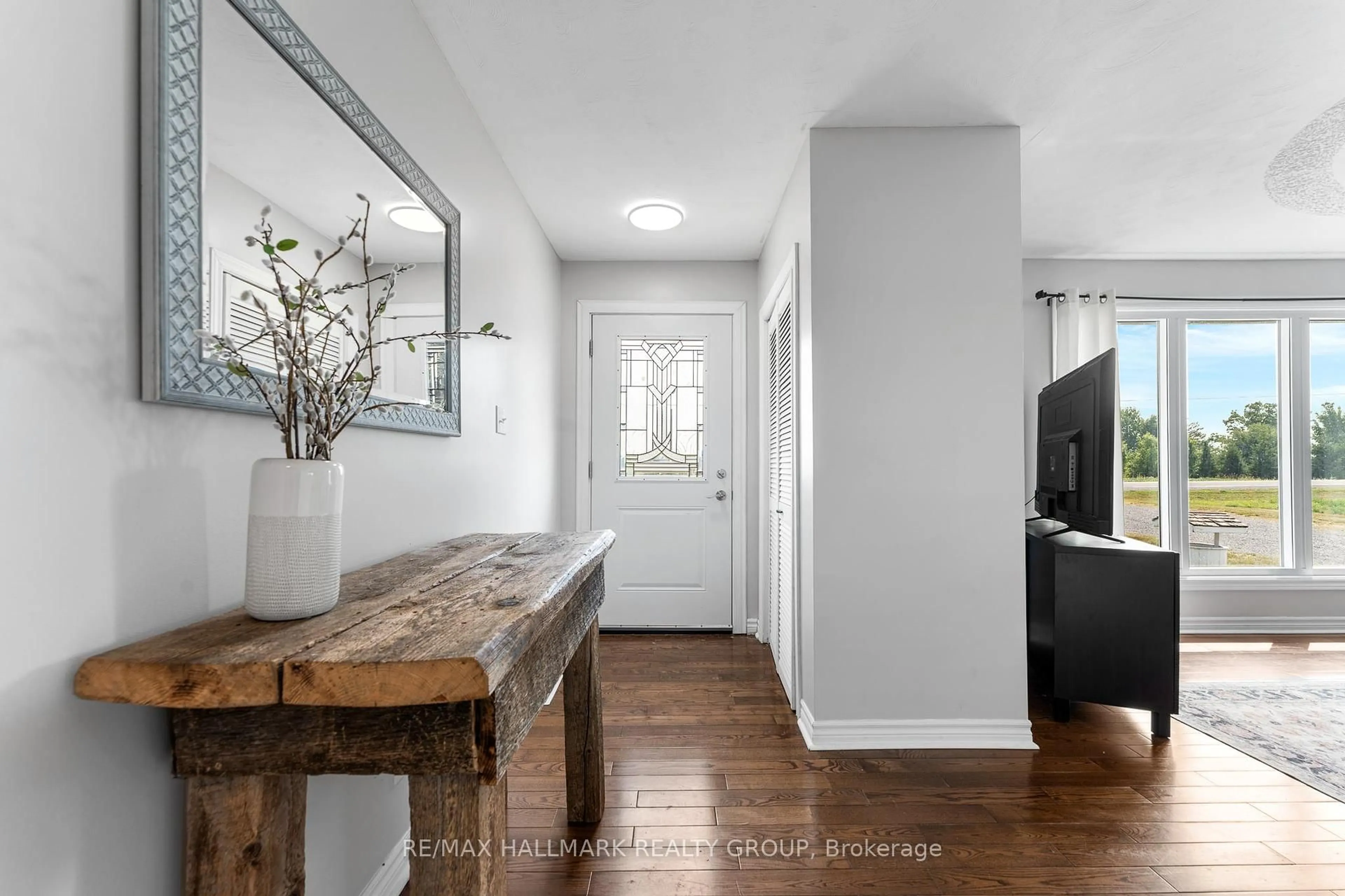 Indoor entryway for 3252 8th Line Rd, Metcalfe Ontario K0A 2P0