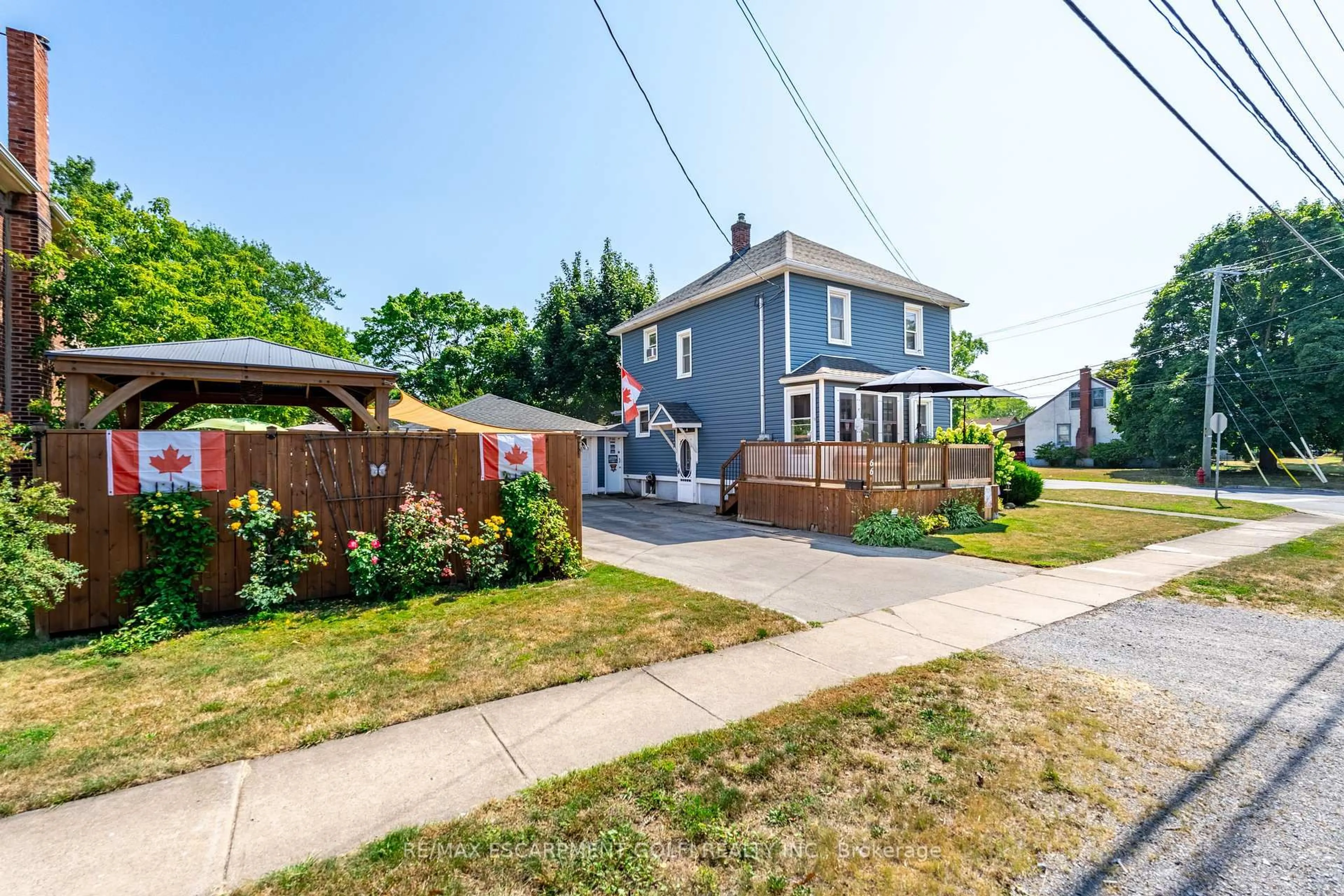 A pic from outside/outdoor area/front of a property/back of a property/a pic from drone, street for 66 Neff St, Port Colborne Ontario L3K 3T1