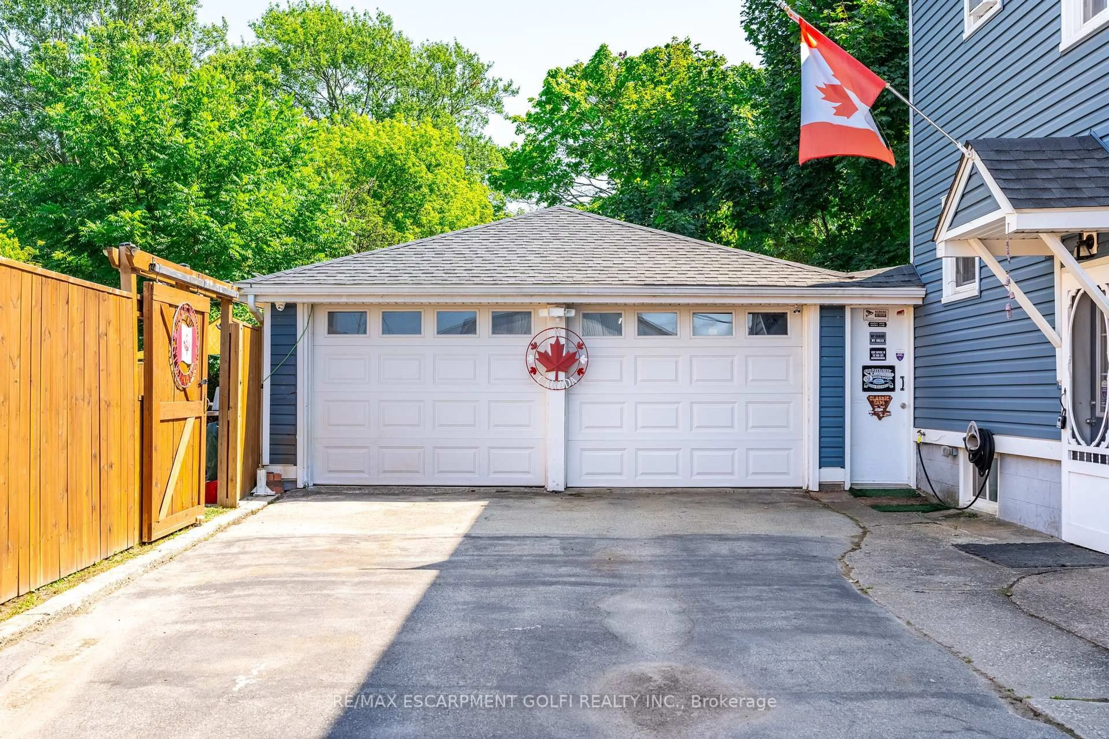 Indoor garage for 66 Neff St, Port Colborne Ontario L3K 3T1