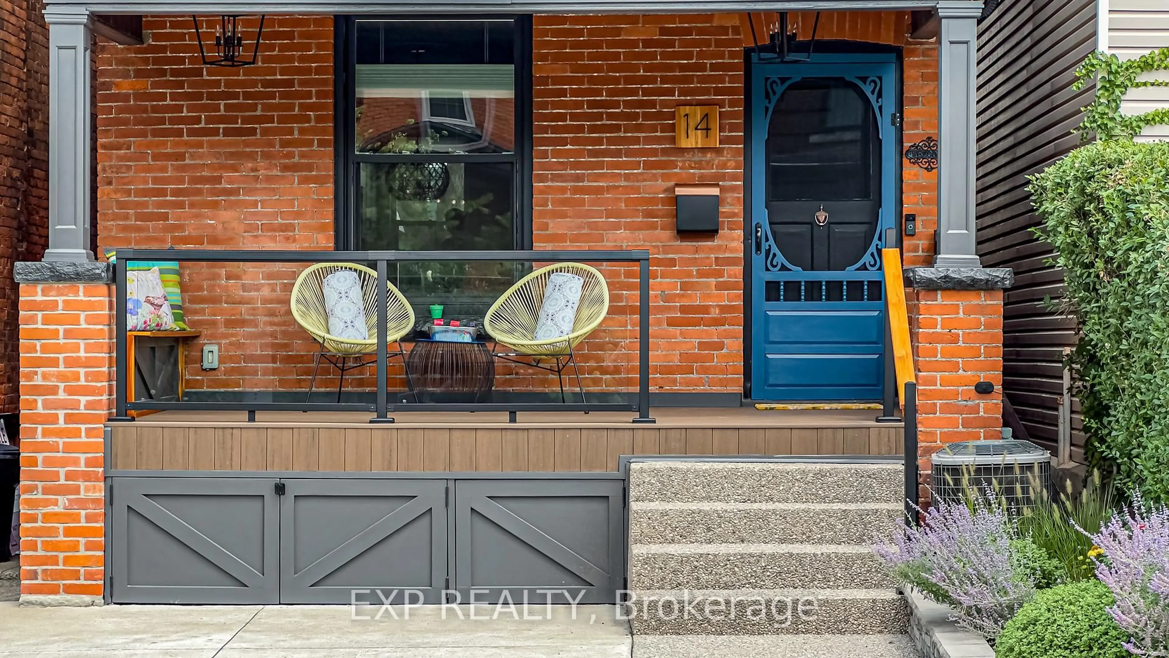 Indoor entryway for 14 Chatham St, Hamilton Ontario L8P 2B2
