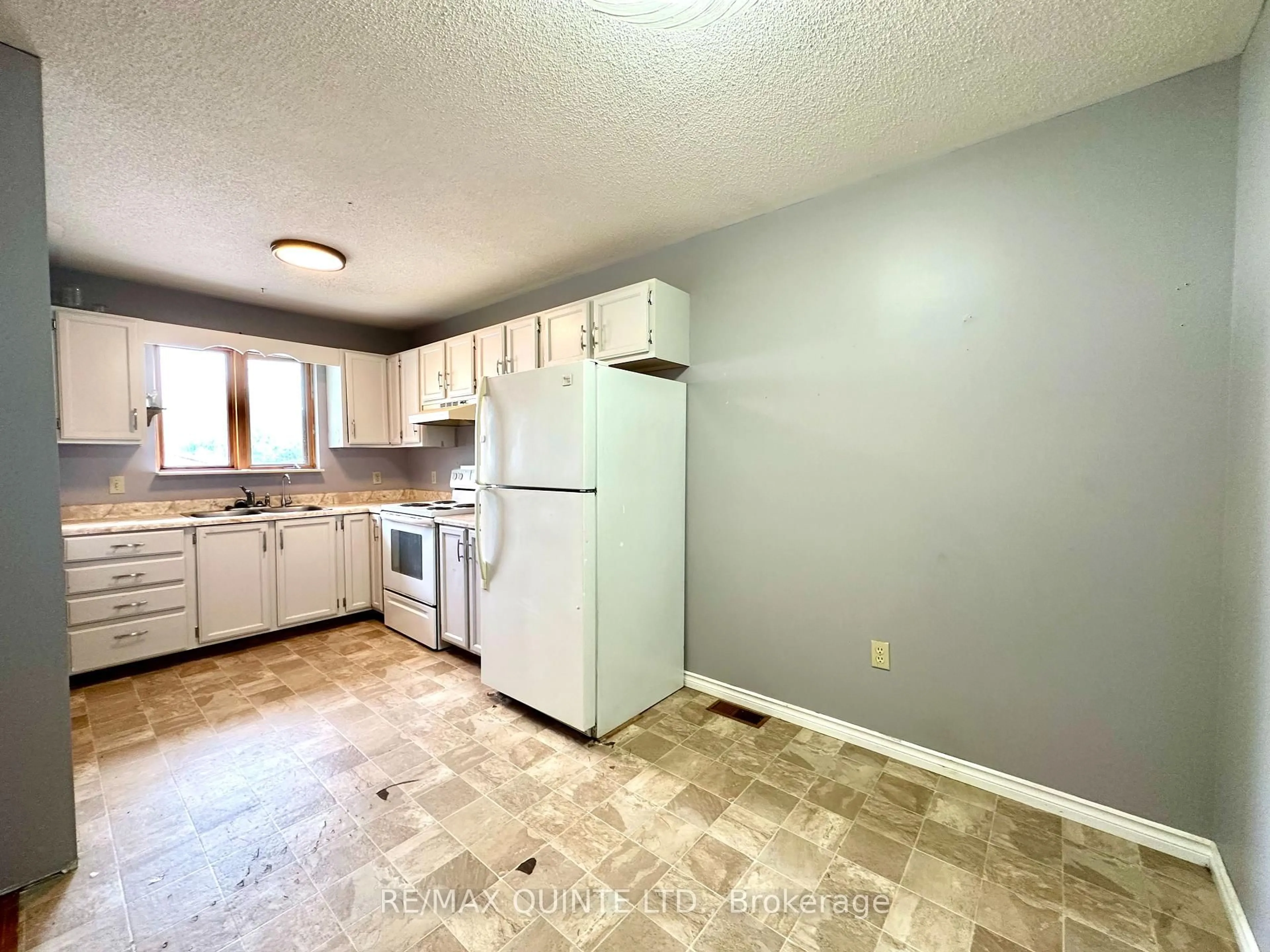 Standard kitchen, unknown for 13 Colborne St, Madoc Ontario K0K 2K0