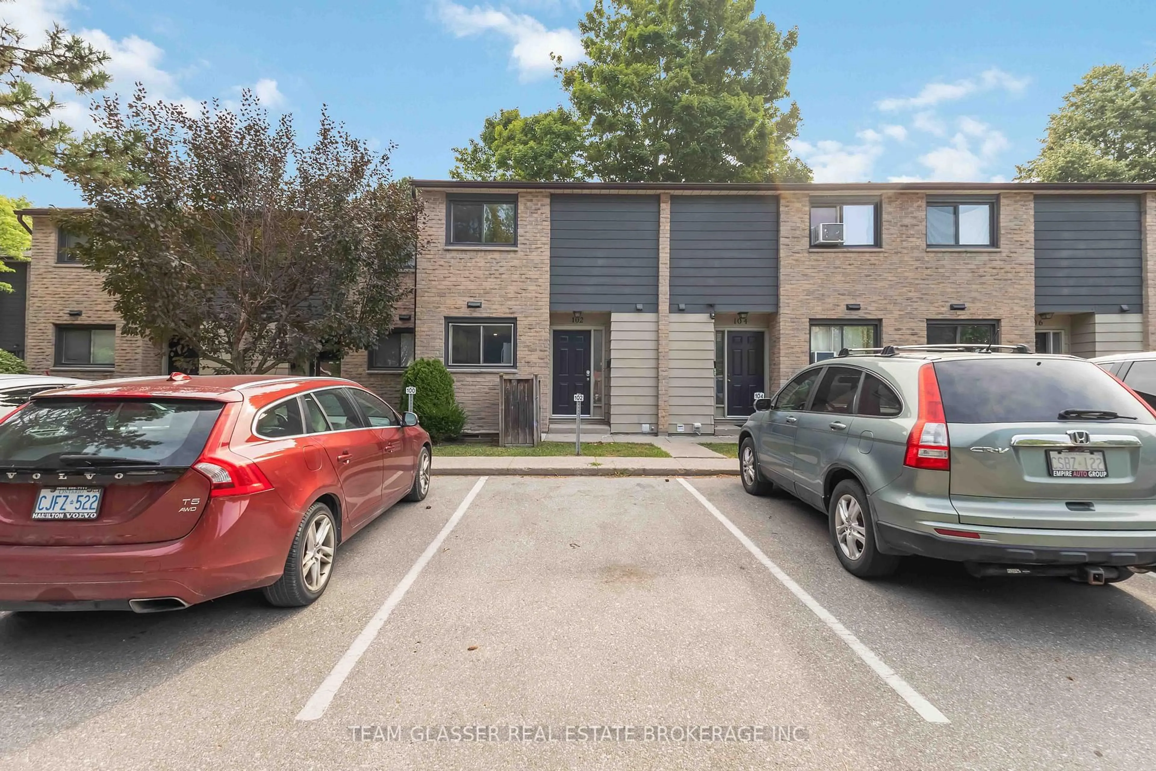 A pic from outside/outdoor area/front of a property/back of a property/a pic from drone, street for 40 SUMMIT Ave #102, London North Ontario N6H 4S3