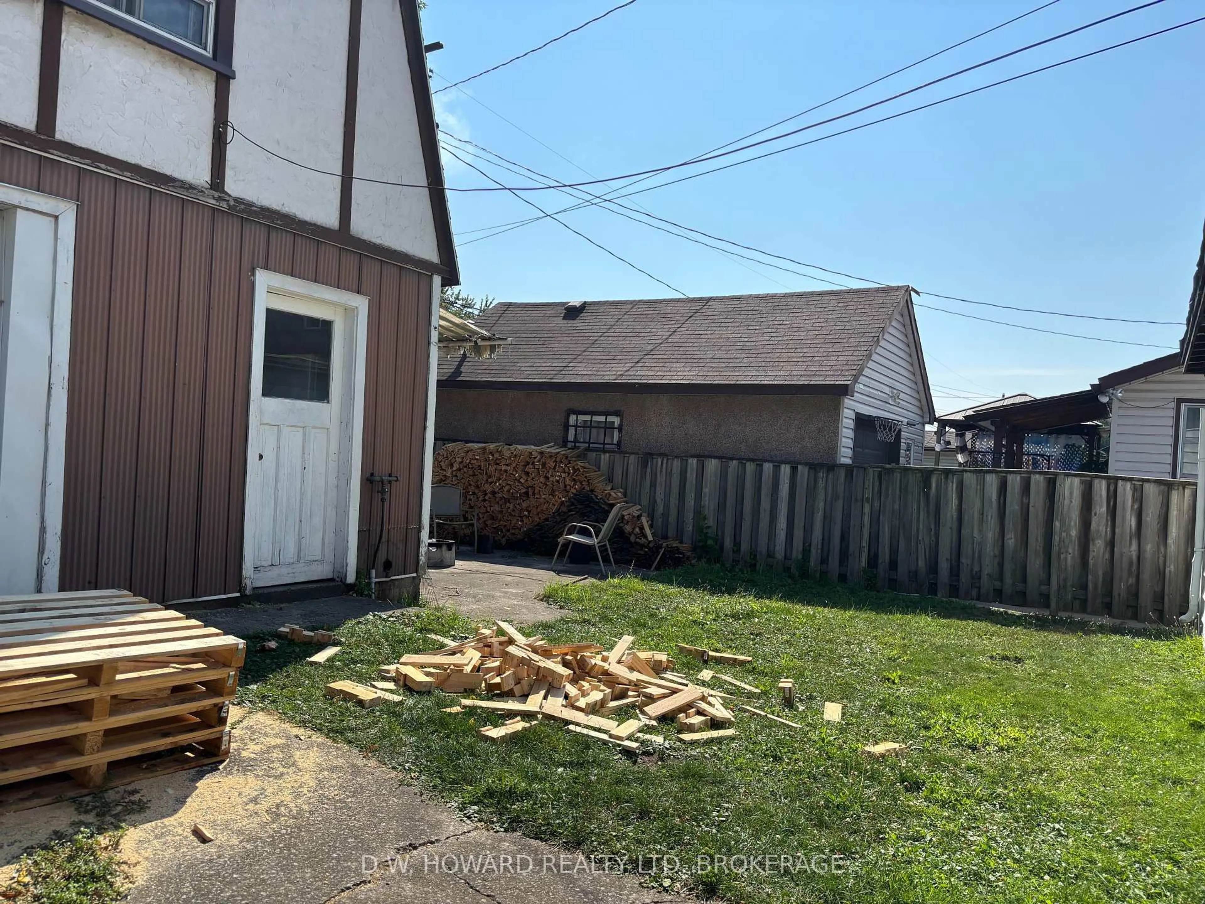 Shed for 389 Hennepin Ave, Welland Ontario L3B 4T4