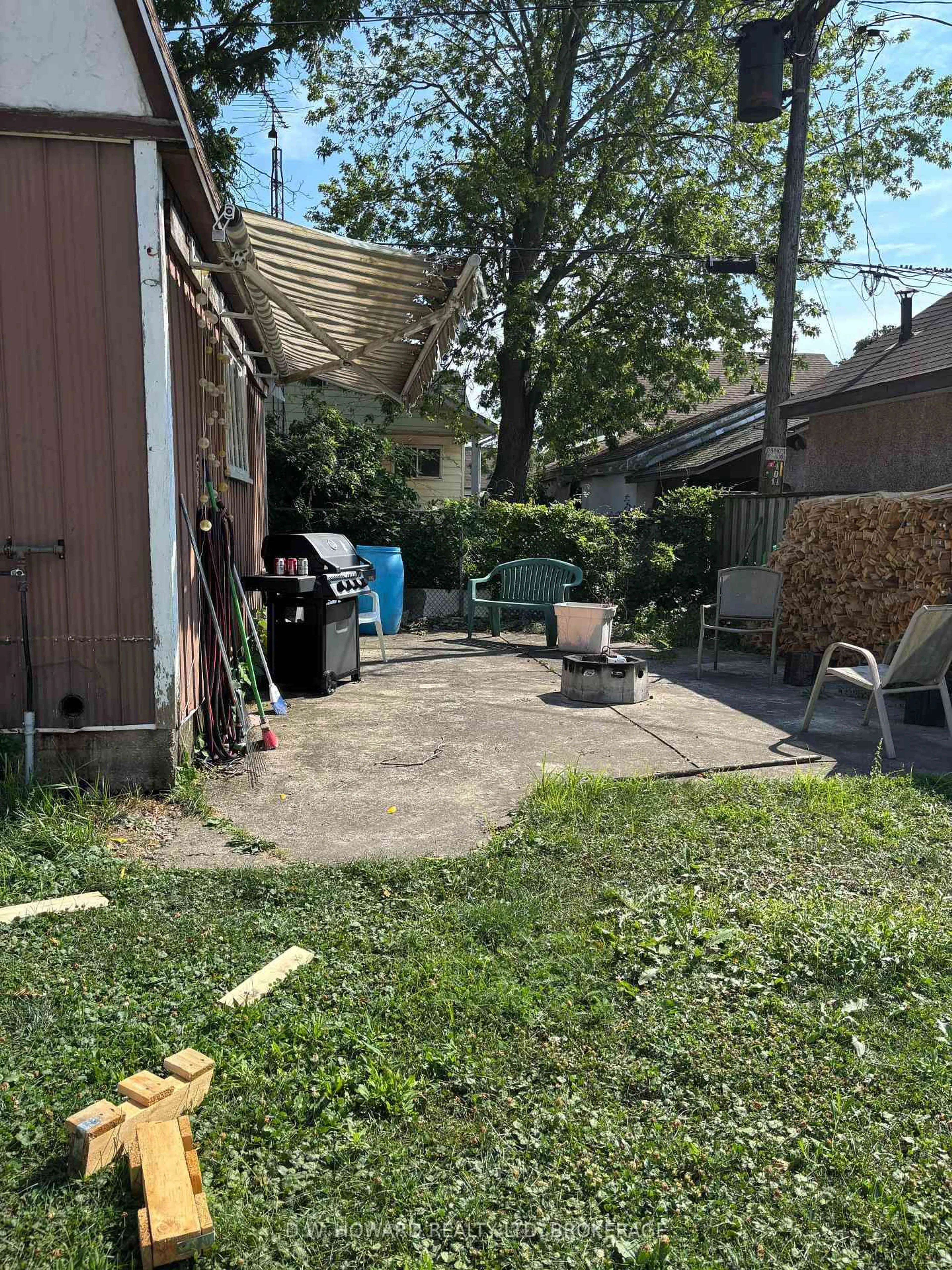 Patio, street for 389 Hennepin Ave, Welland Ontario L3B 4T4