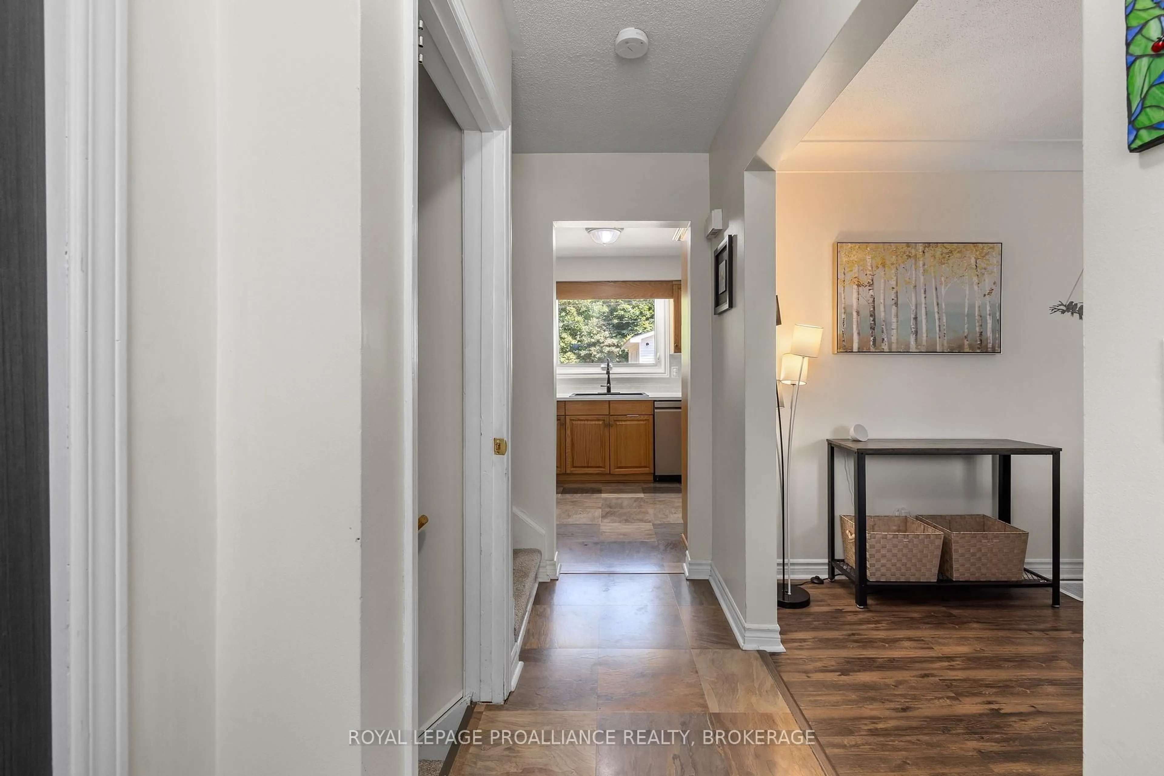Indoor entryway for 174 Chelsea Rd, Kingston Ontario K7M 3Y8