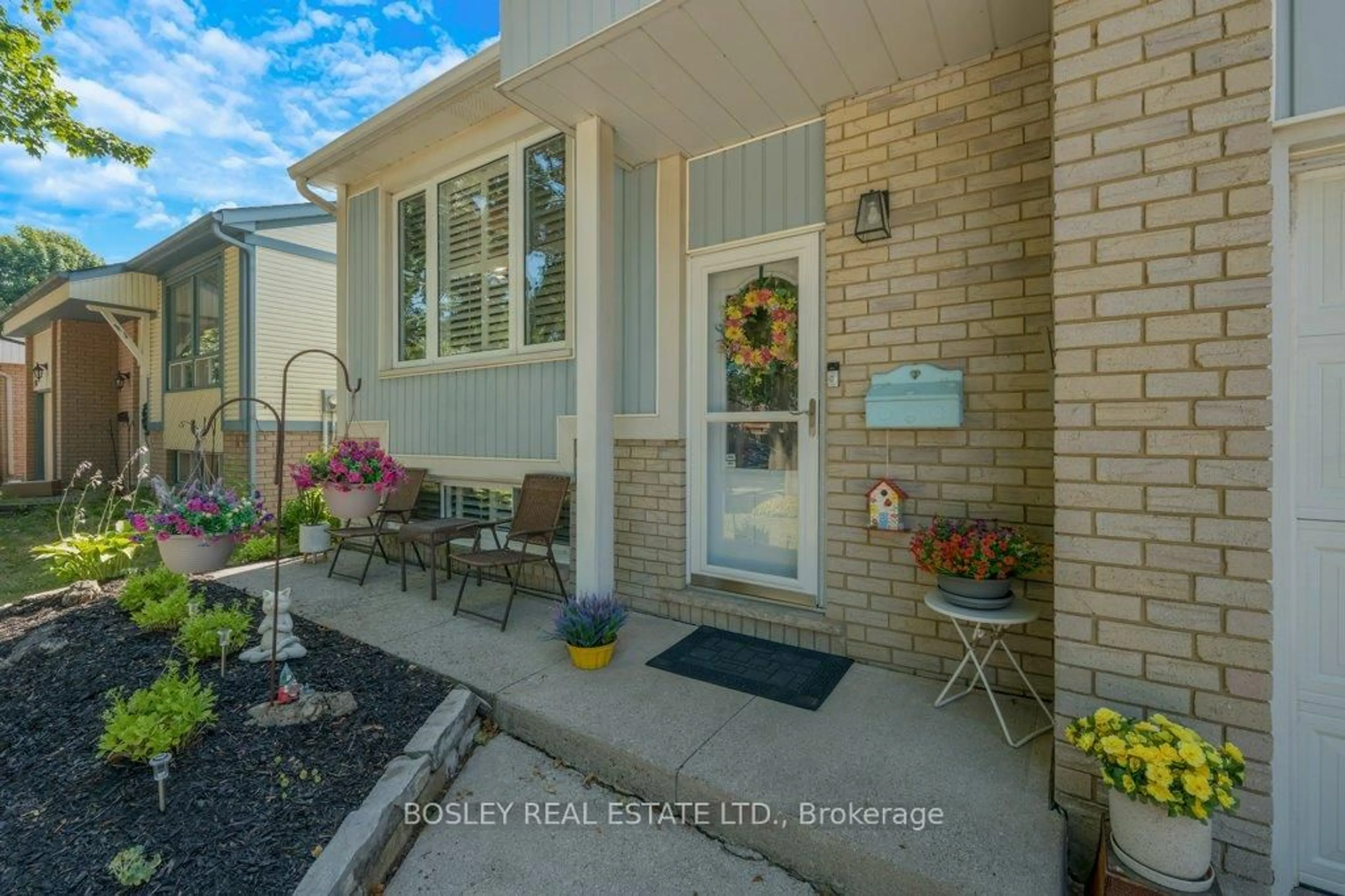 Indoor entryway for 14 Angela Cres, Cambridge Ontario N1S 4B6