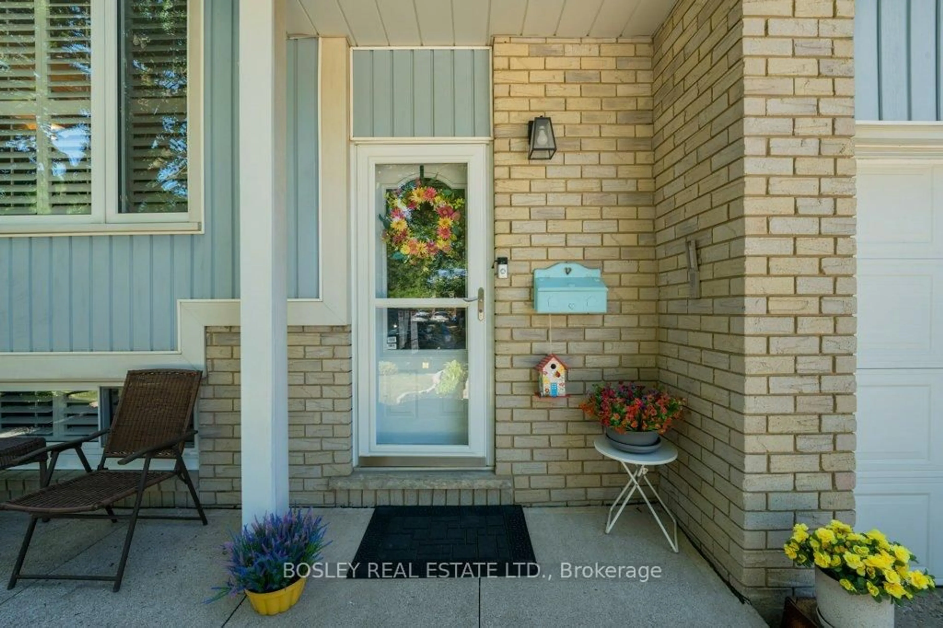 Indoor entryway for 14 Angela Cres, Cambridge Ontario N1S 4B6