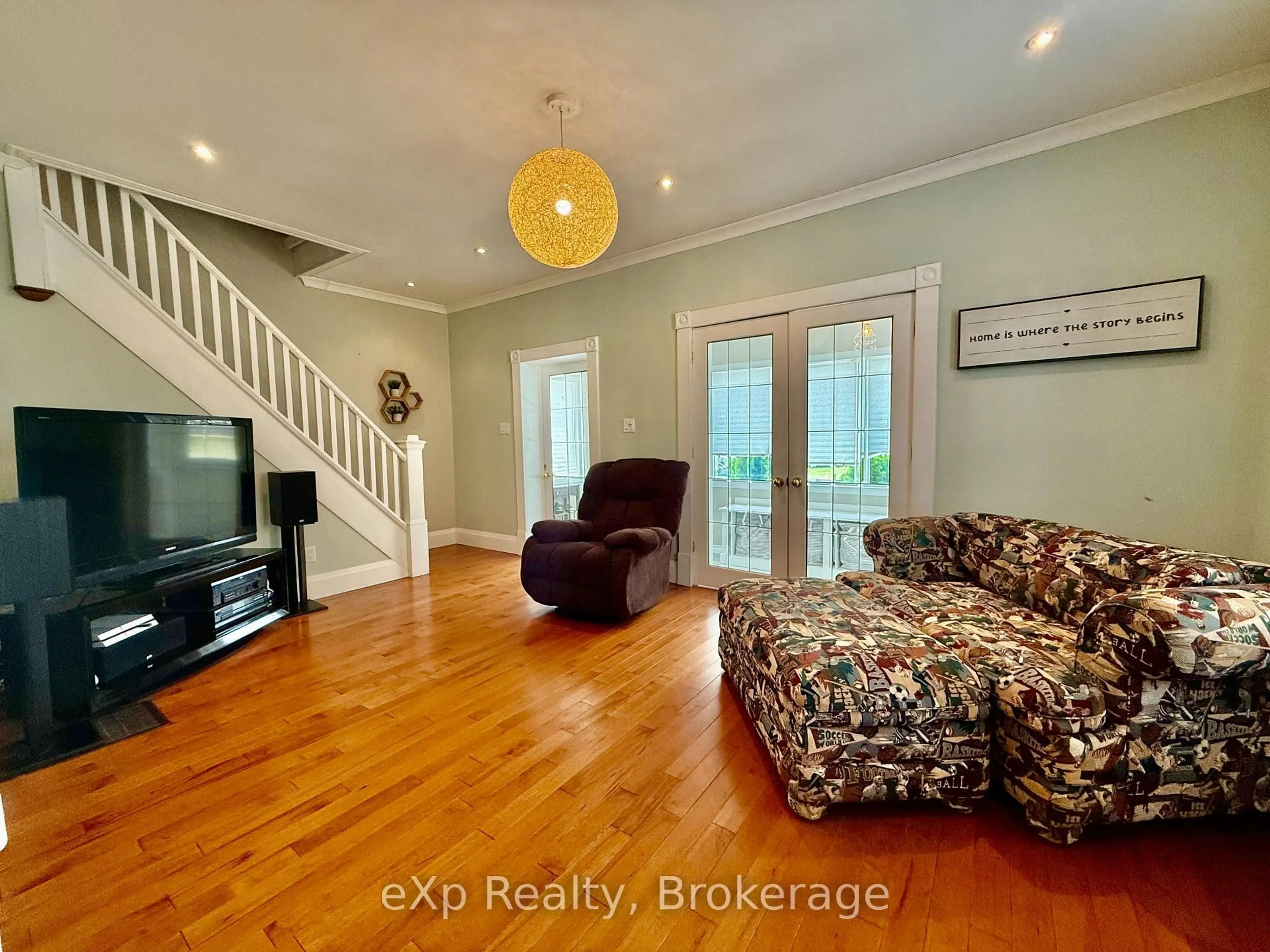 Living room with furniture, unknown for 605 10th Ave, Hanover Ontario N4N 2P6
