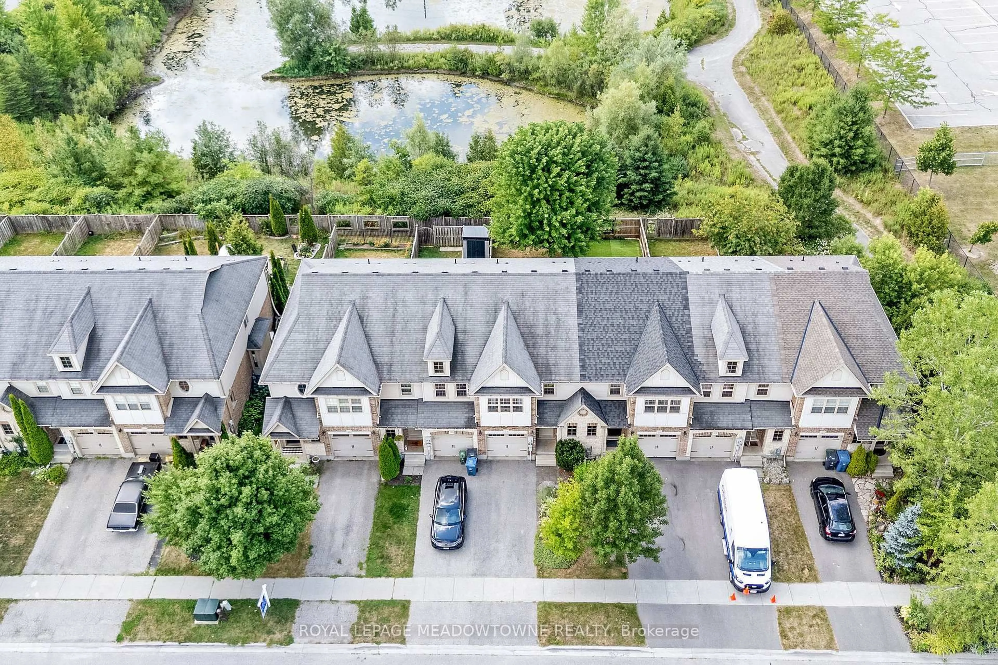 A pic from outside/outdoor area/front of a property/back of a property/a pic from drone, street for 324 Severn Dr, Guelph Ontario N1E 0E9