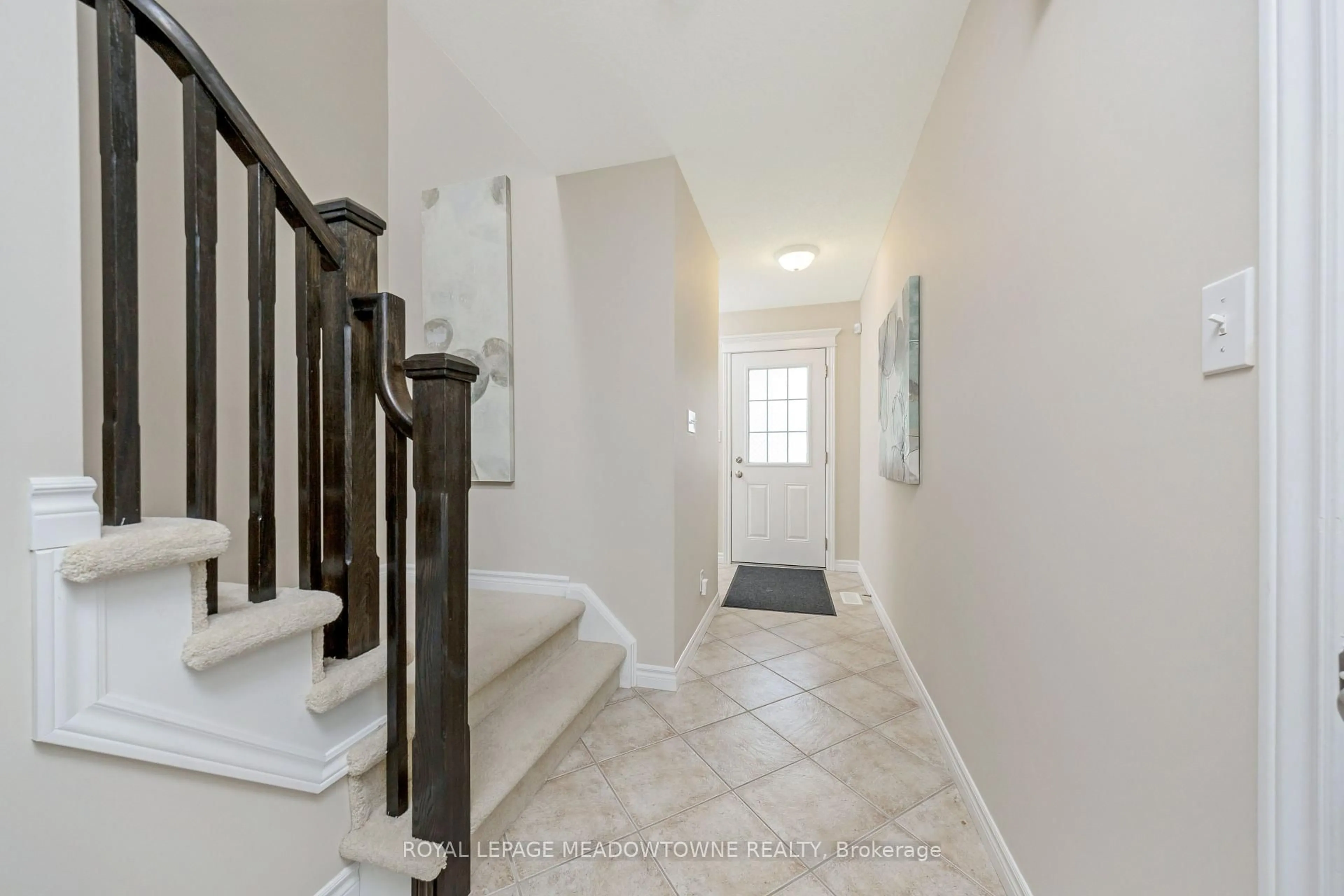 Indoor entryway for 324 Severn Dr, Guelph Ontario N1E 0E9