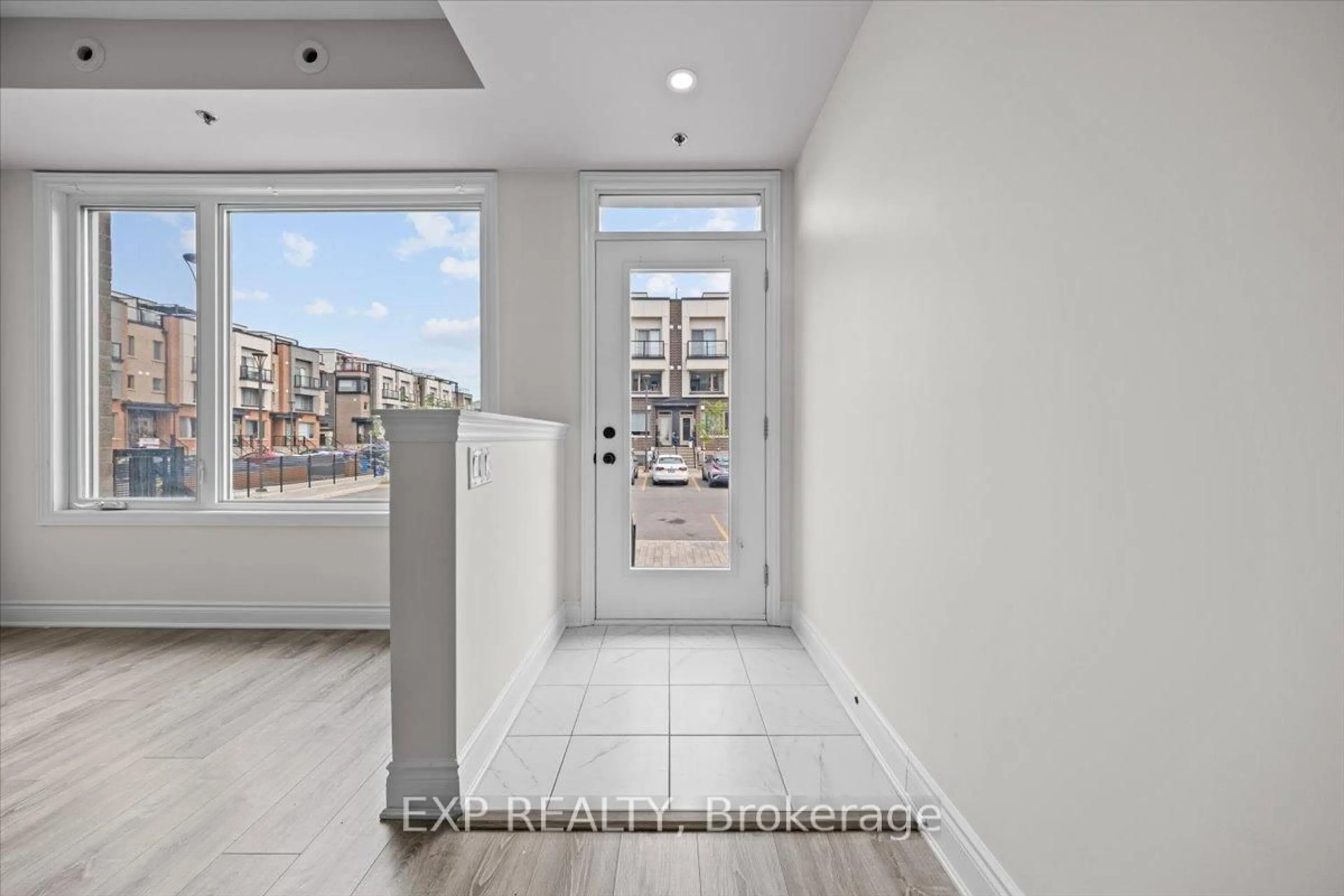 Indoor entryway for 625 Makwa Private, Ottawa Ontario K1K 5A4
