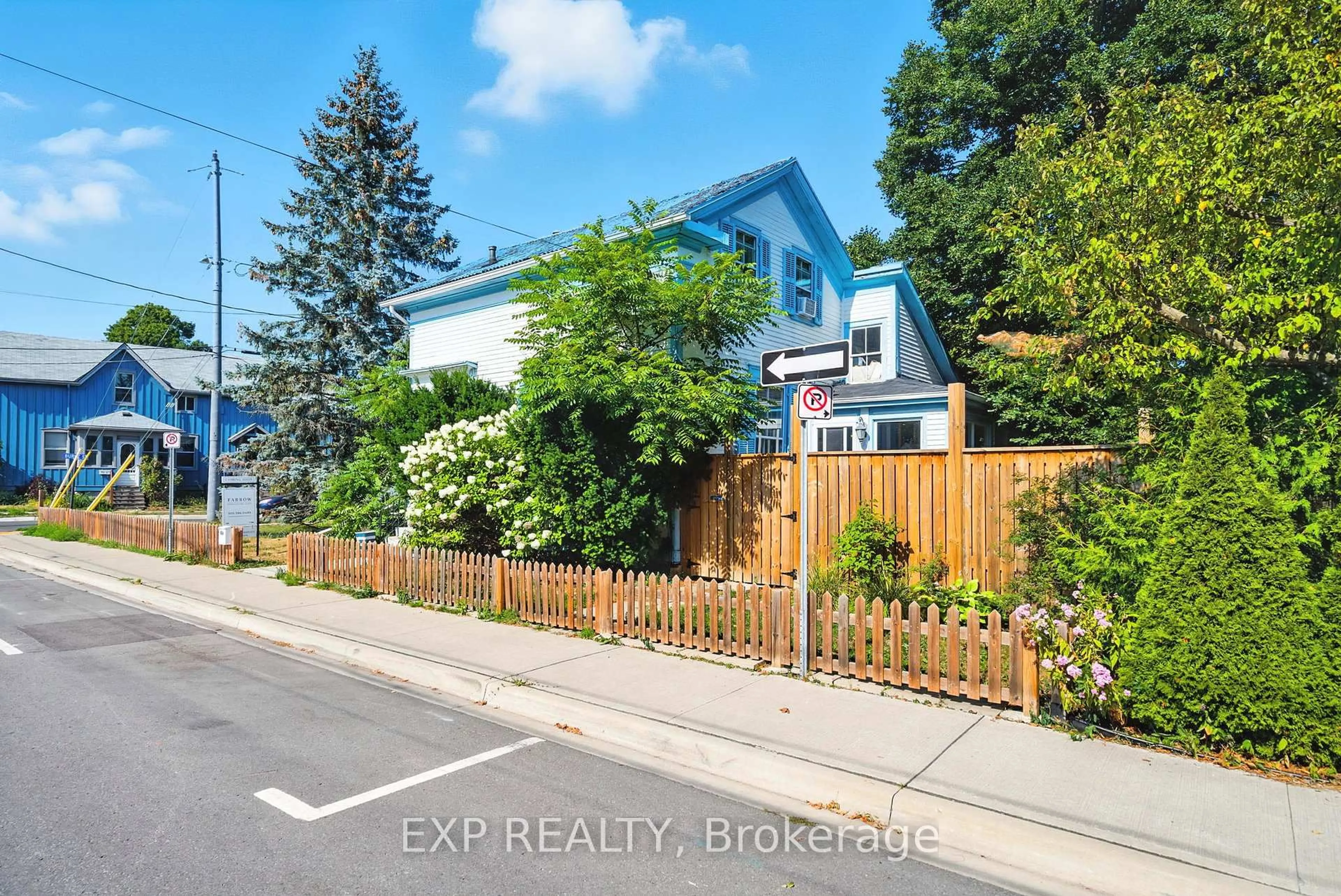 A pic from outside/outdoor area/front of a property/back of a property/a pic from drone, street for 258 Mathew St, Cobourg Ontario K9A 3E5