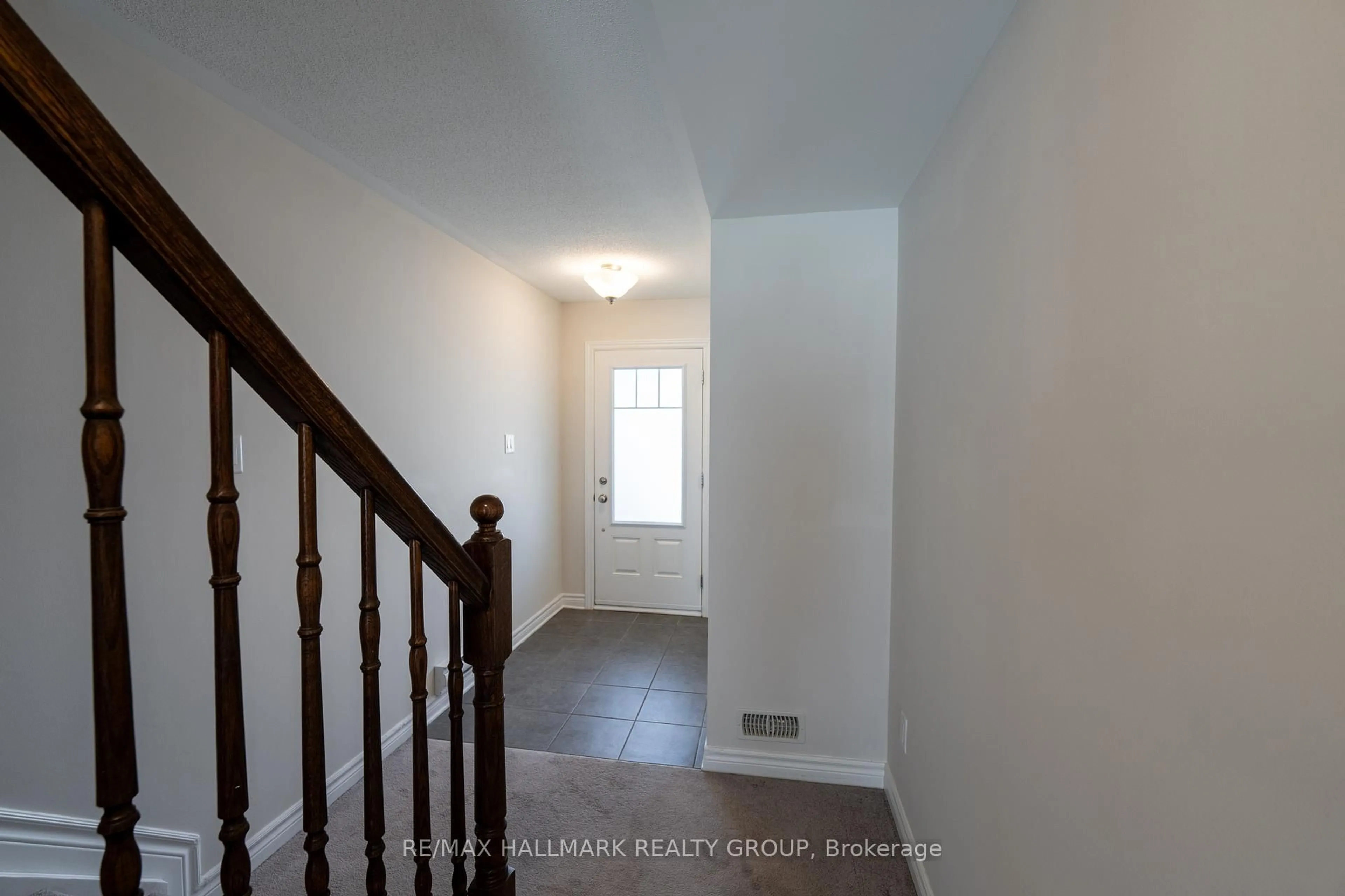Unknown for 106 Gelderland Private, Ottawa Ontario K2V 0H8