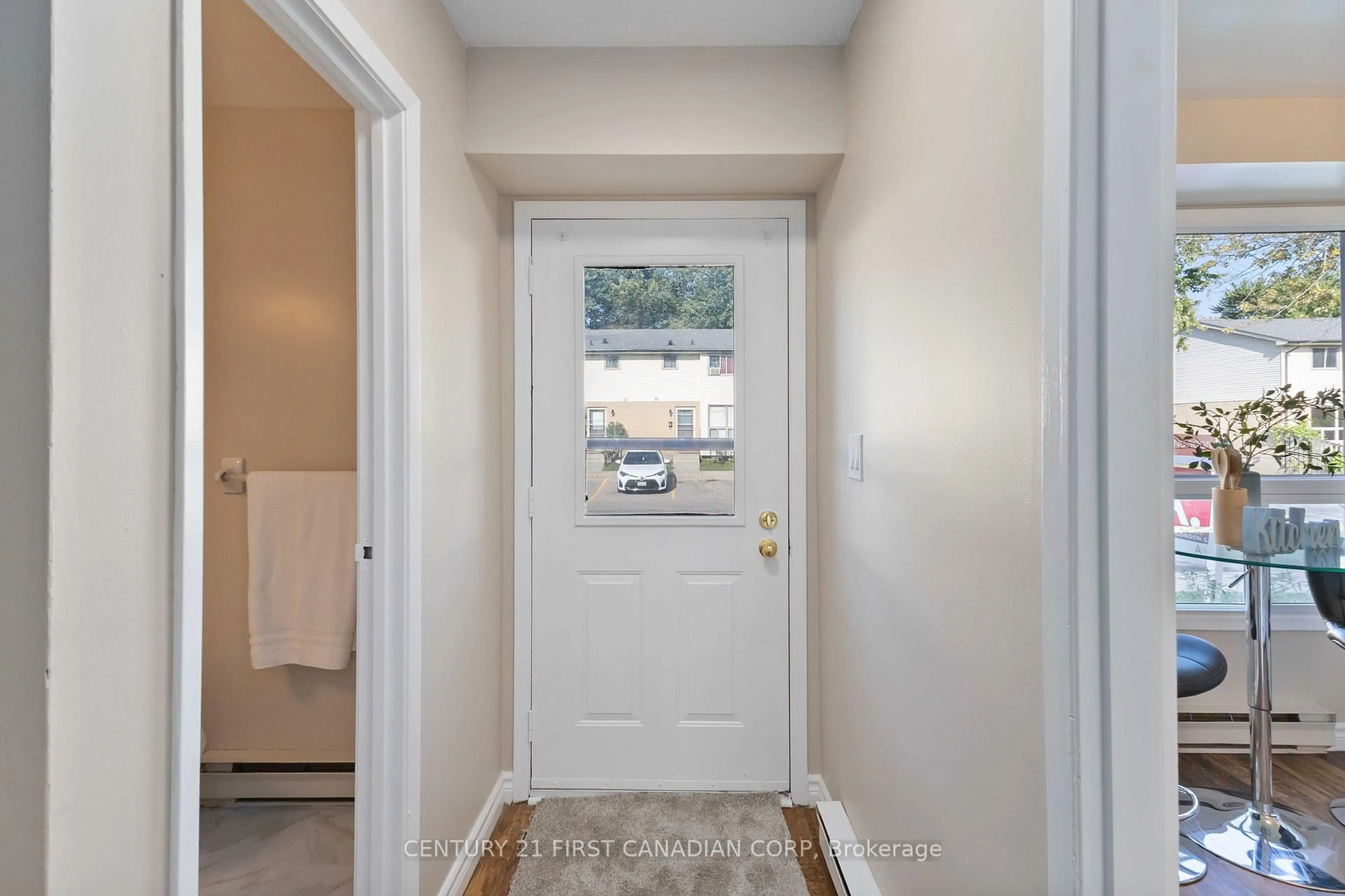 Indoor entryway for 135 Belmont Dr #66, London South Ontario N6J 4J3