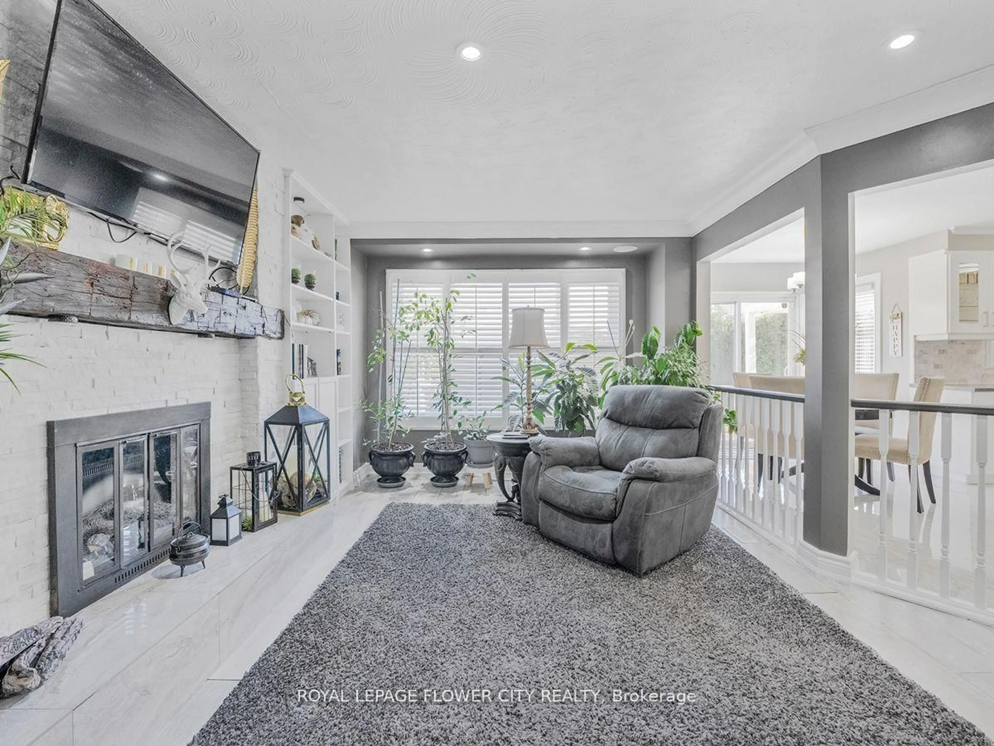 Living room with furniture, unknown for 20 Driftwood Pl, Hamilton Ontario L8J 2N7