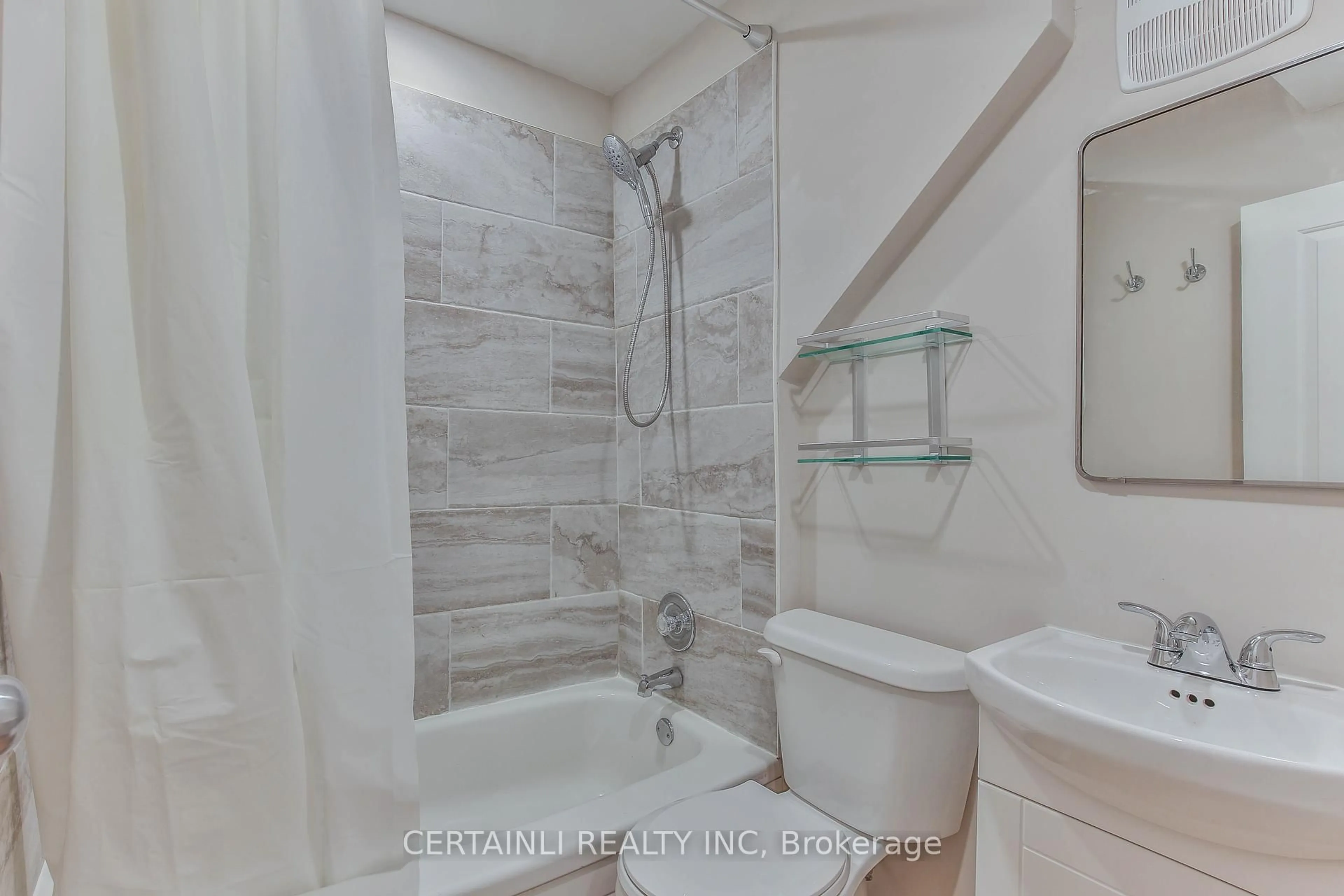 Standard bathroom, ceramic/tile floor for 54 Elizabeth St, St. Thomas Ontario N5R 2X1