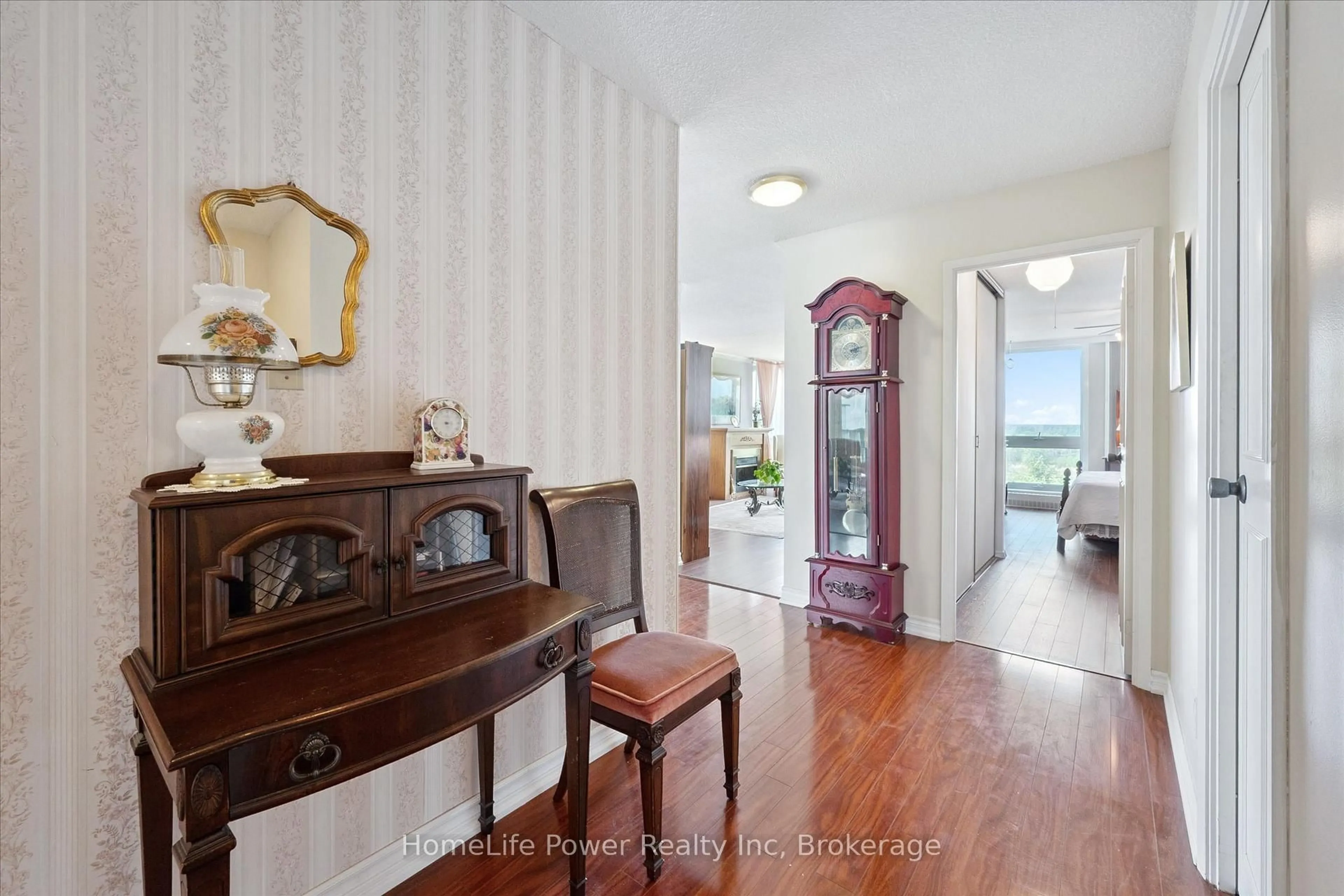 Unknown for 19 Woodlawn Rd #711, Guelph Ontario N1H 7B1