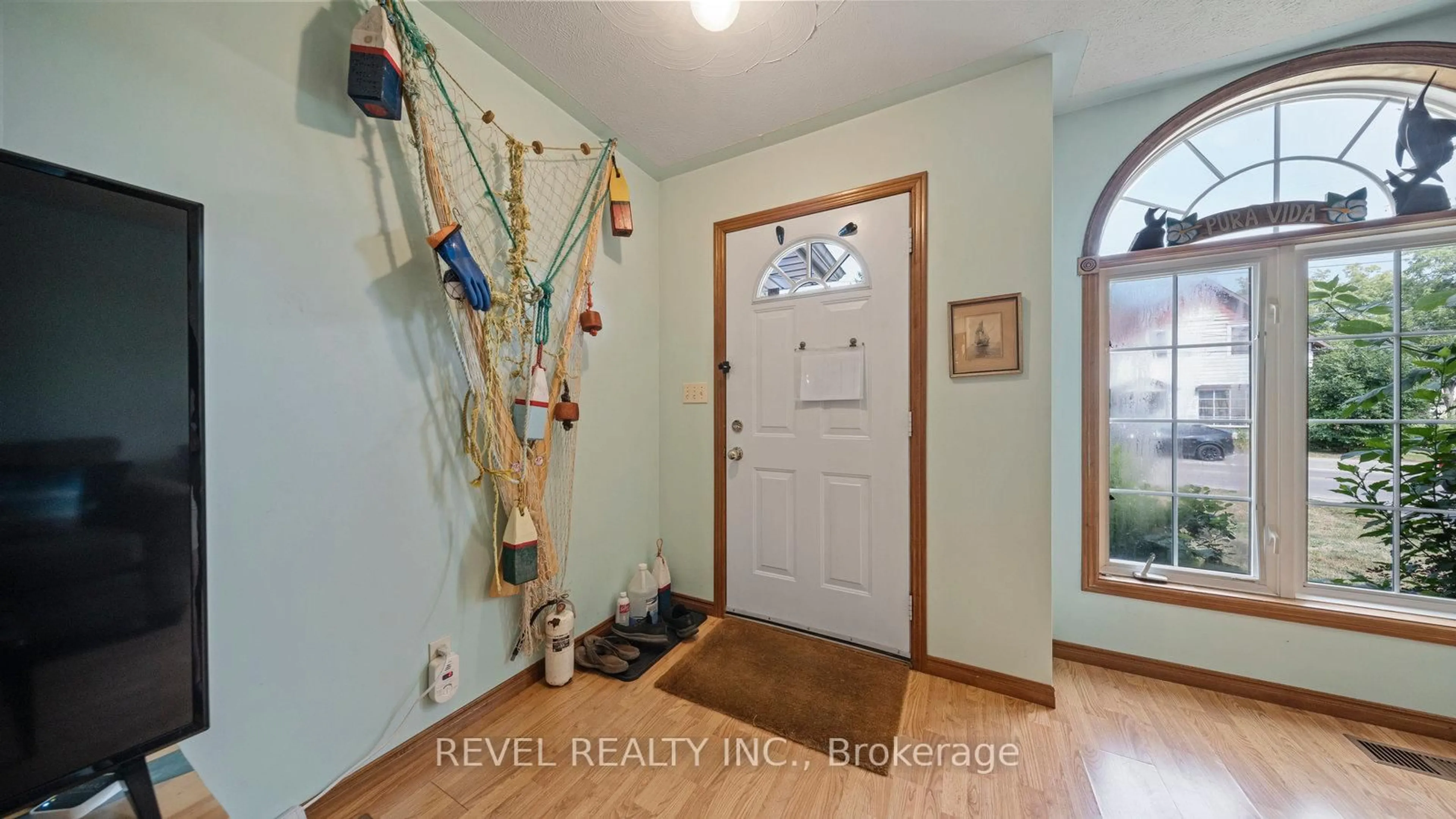 Indoor entryway for 209 Nelson St, Norfolk Ontario N0A 1N0