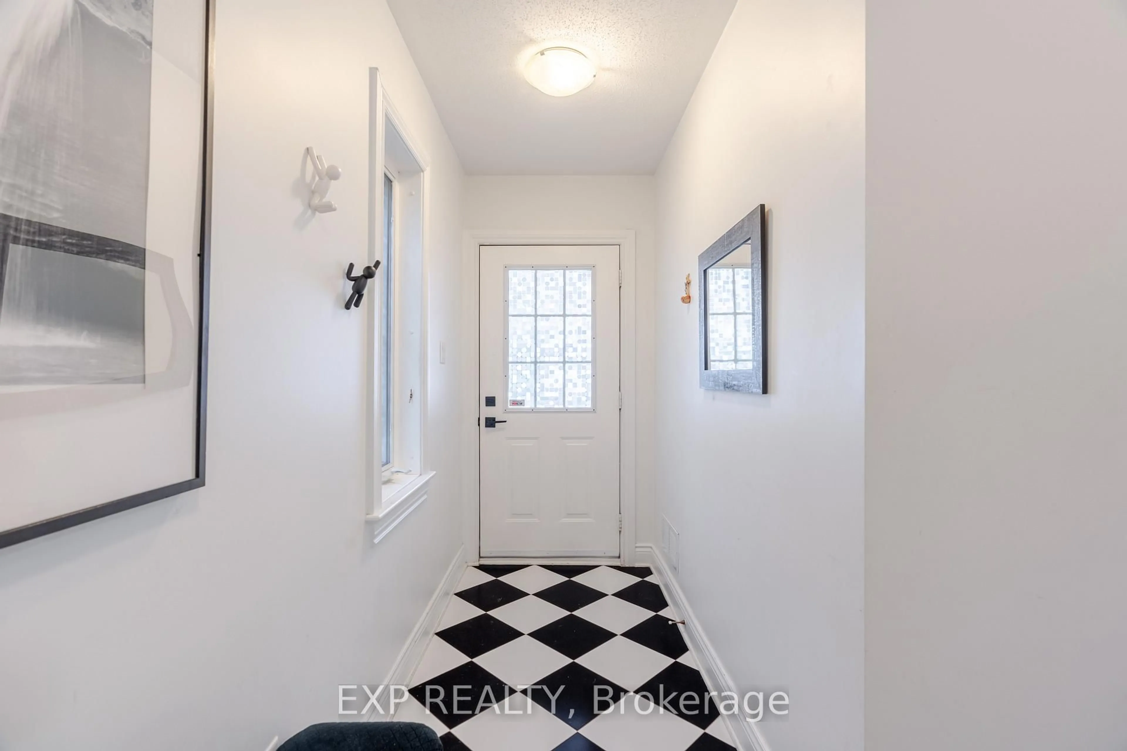 Indoor entryway for 97 Castle Glen Cres, Ottawa Ontario K2L 4G9