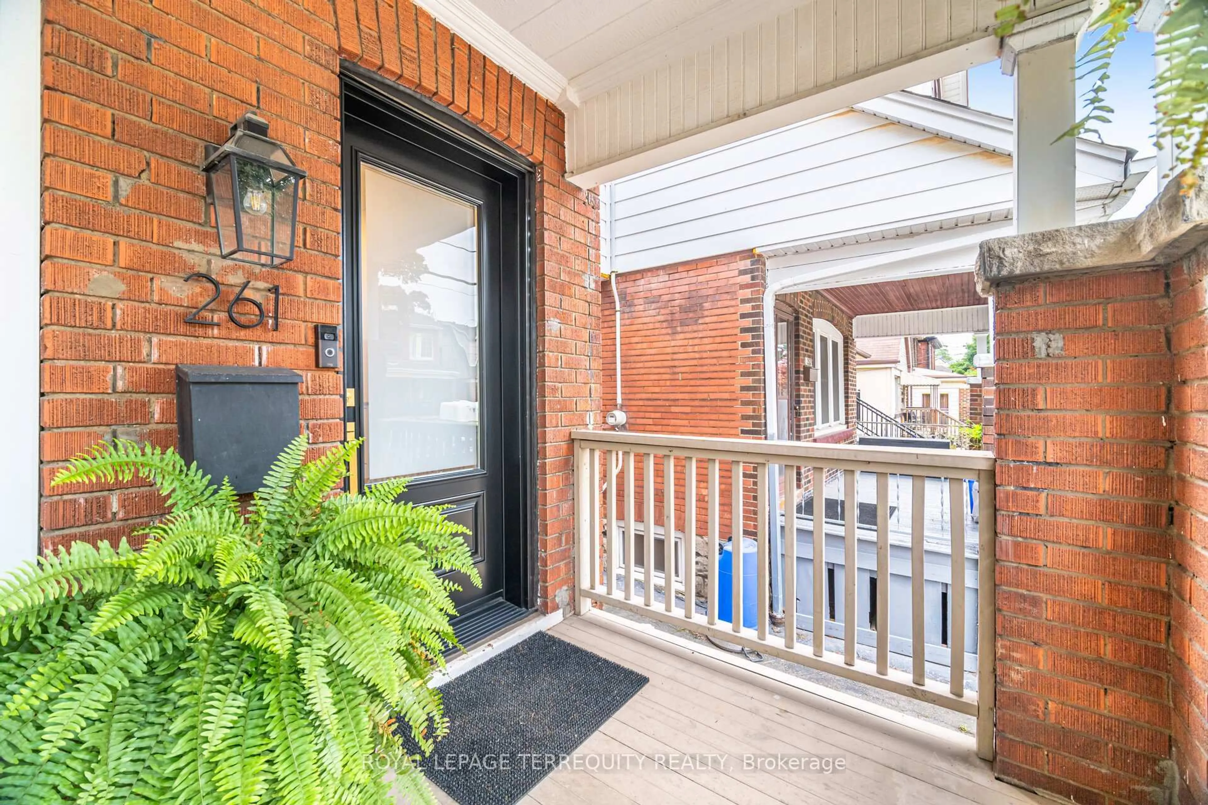 Indoor entryway for 261 Homewood Ave, Hamilton Ontario L8P 2M7