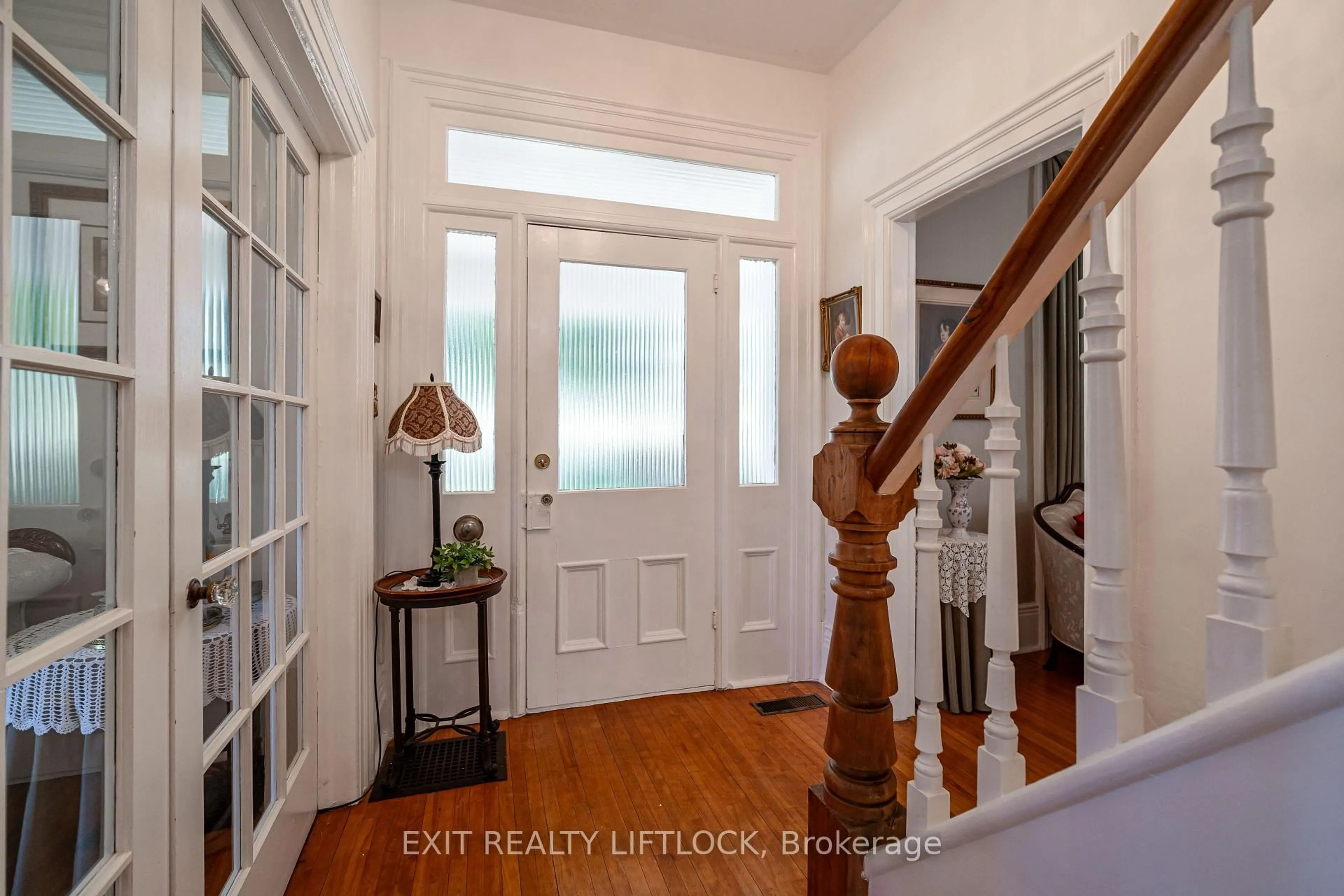 Indoor entryway for 174 County Road 28, Cavan Monaghan Ontario L0A 1G0