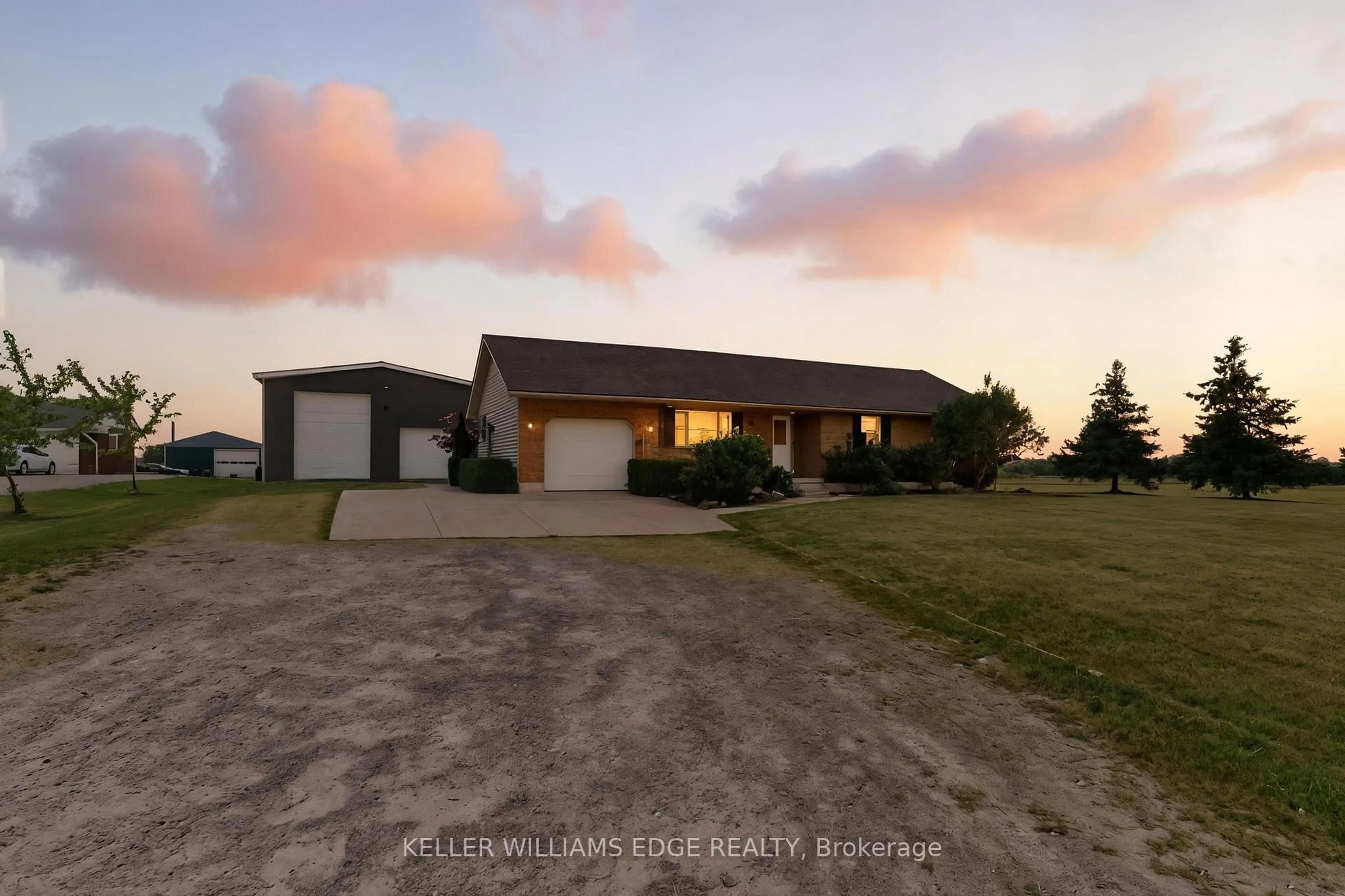 A pic from outside/outdoor area/front of a property/back of a property/a pic from drone, street for 9410 Silver St, West Lincoln Ontario L0R 1E0