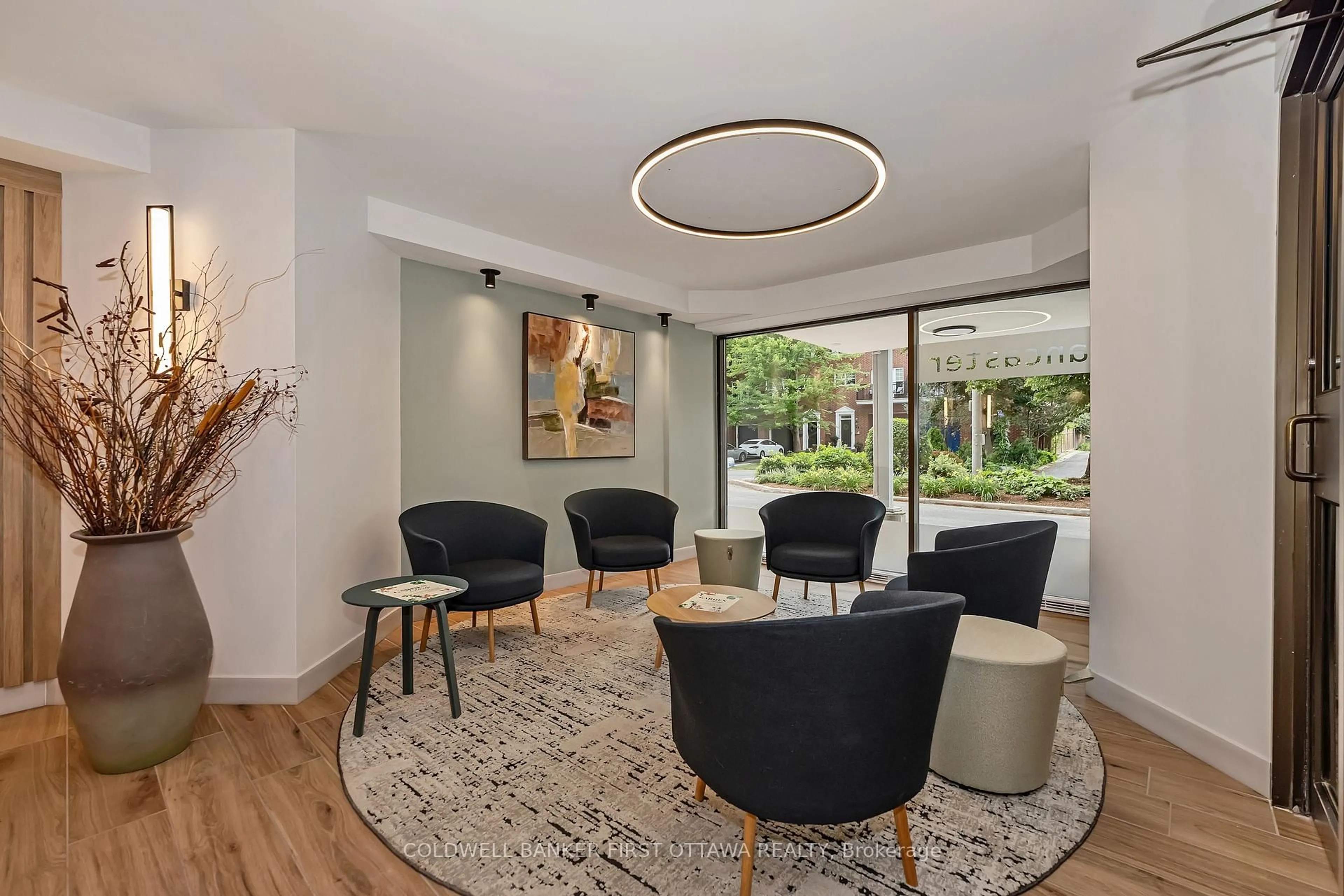 Lobby for 225 Alvin Rd #111, Ottawa Ontario K1K 4H6