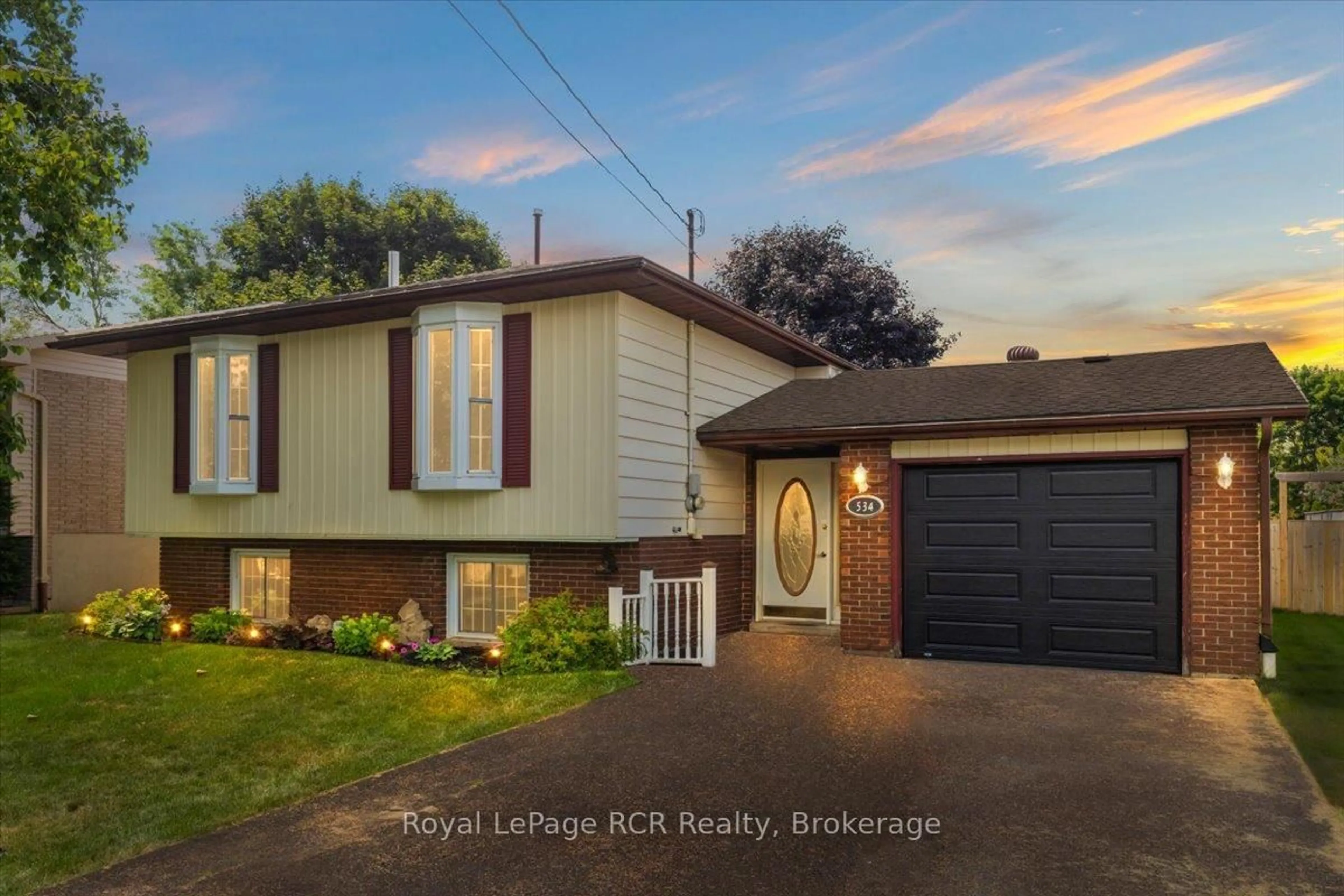Home with brick exterior material, street for 534 21st Ave, Hanover Ontario N4N 3H4