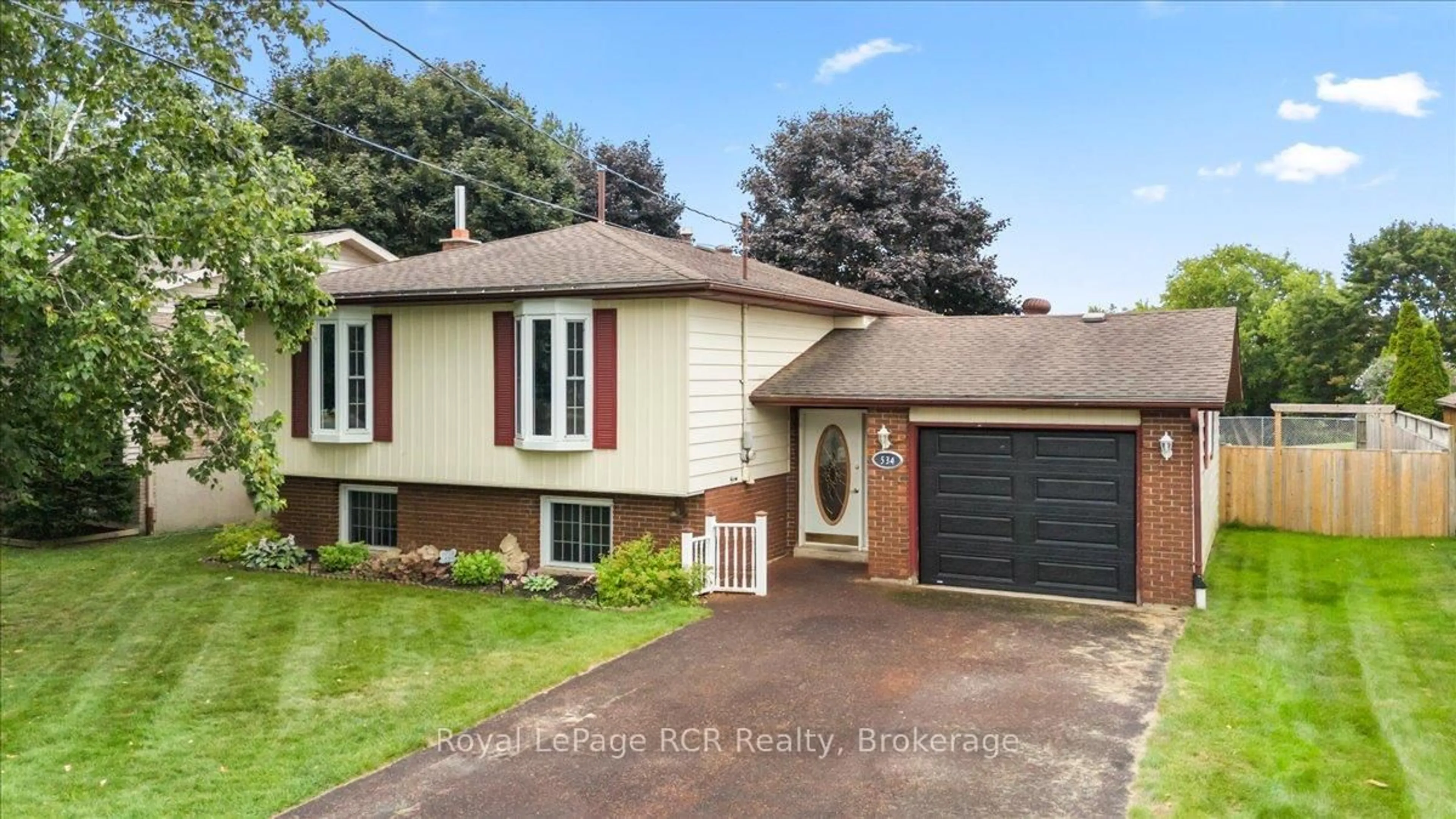 Home with brick exterior material, street for 534 21st Ave, Hanover Ontario N4N 3H4