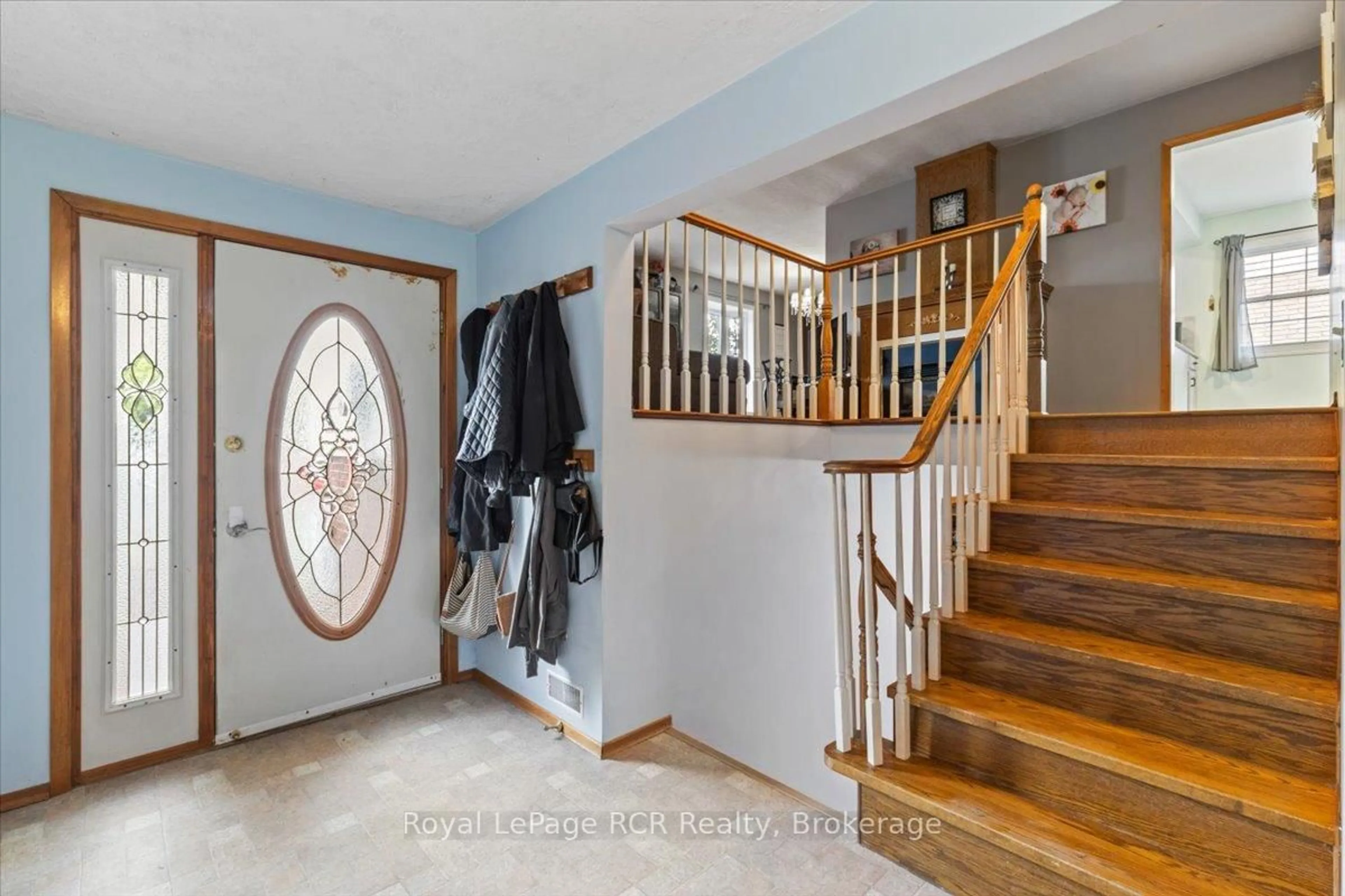 Indoor entryway for 534 21st Ave, Hanover Ontario N4N 3H4