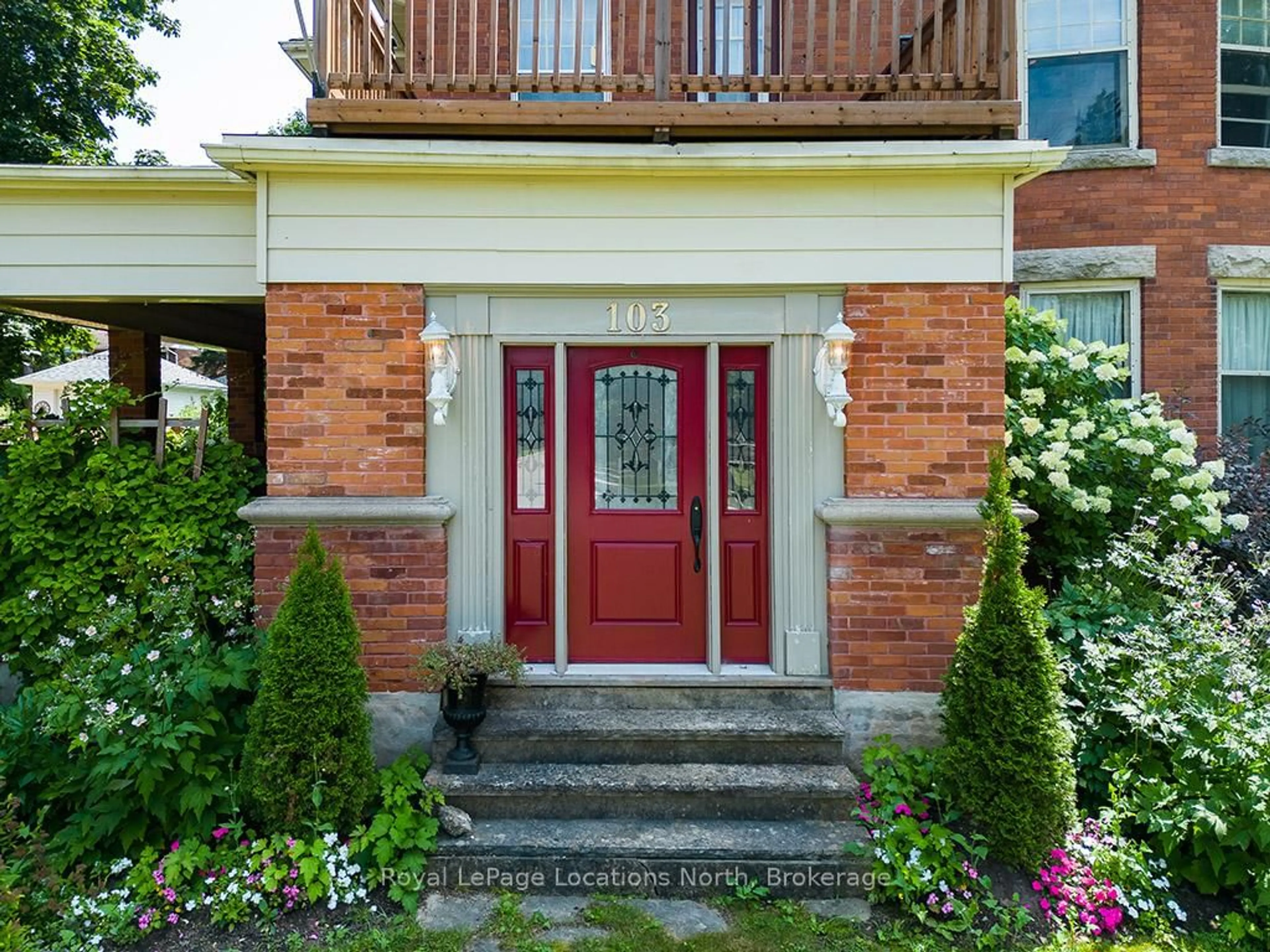 Indoor entryway for 103 Mark St, Grey Highlands Ontario N0C 1H0