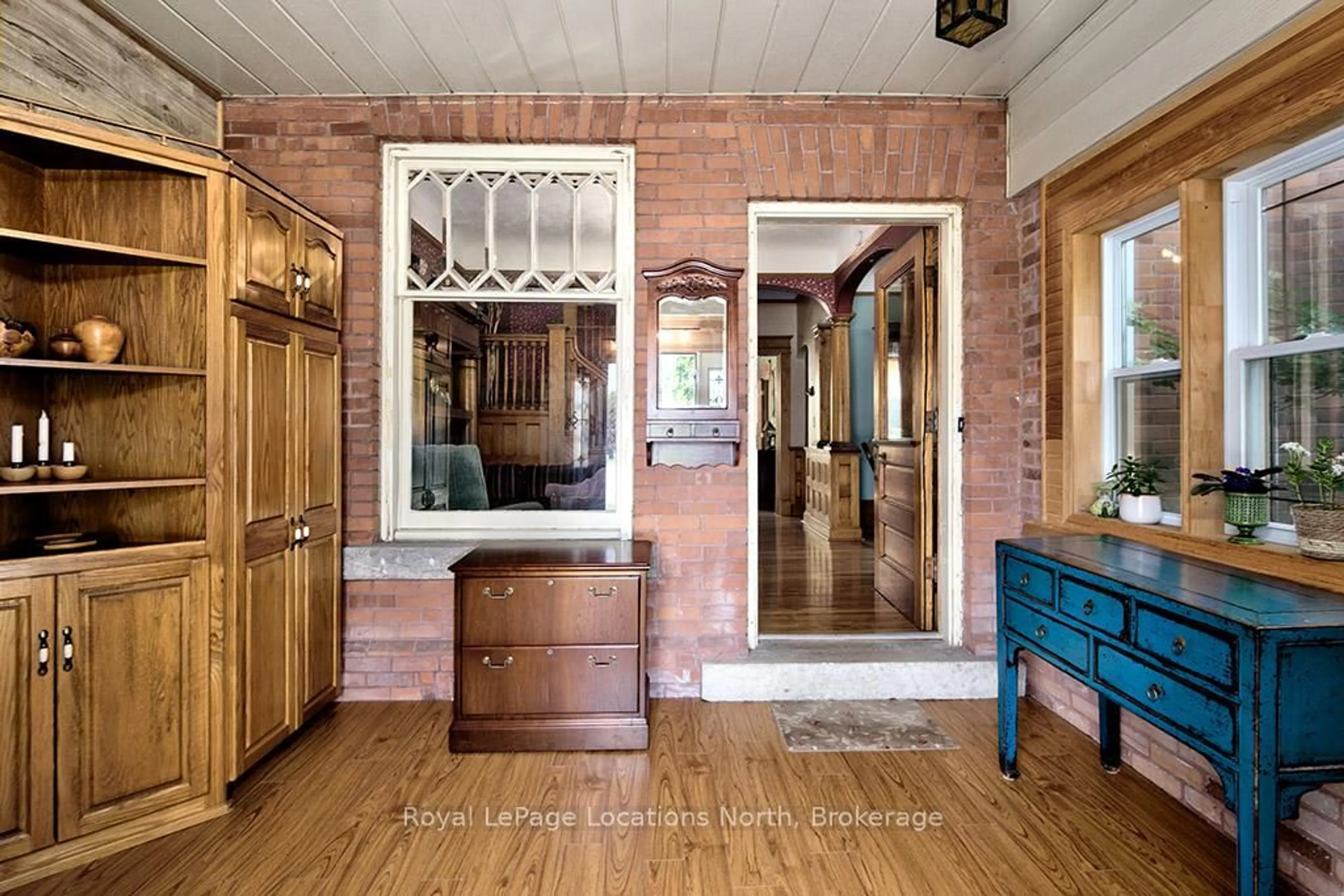 Indoor entryway for 103 Mark St, Grey Highlands Ontario N0C 1H0