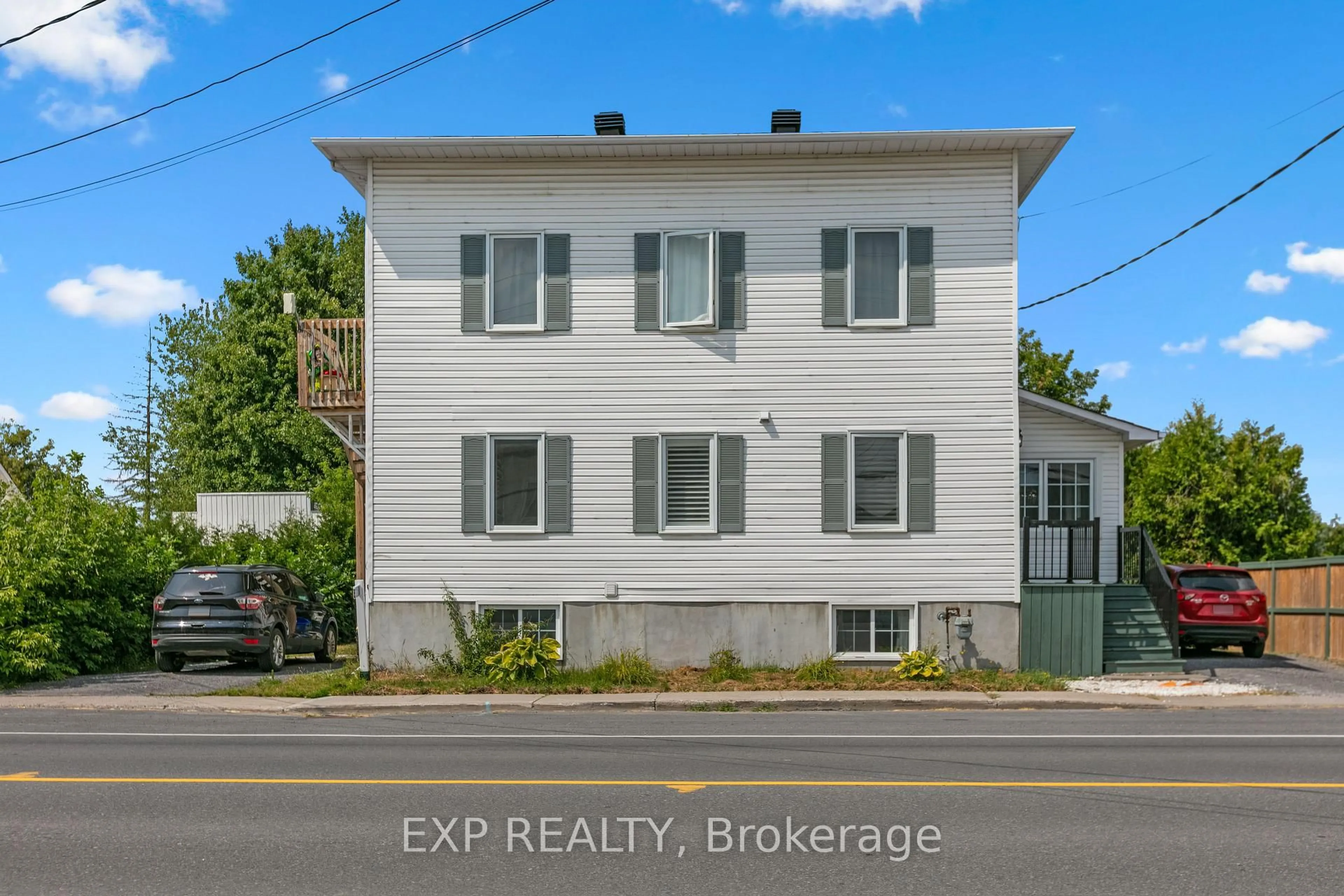 A pic from outside/outdoor area/front of a property/back of a property/a pic from drone, building for 891 Lacroix Rd, Clarence-Rockland Ontario K0A 2A0