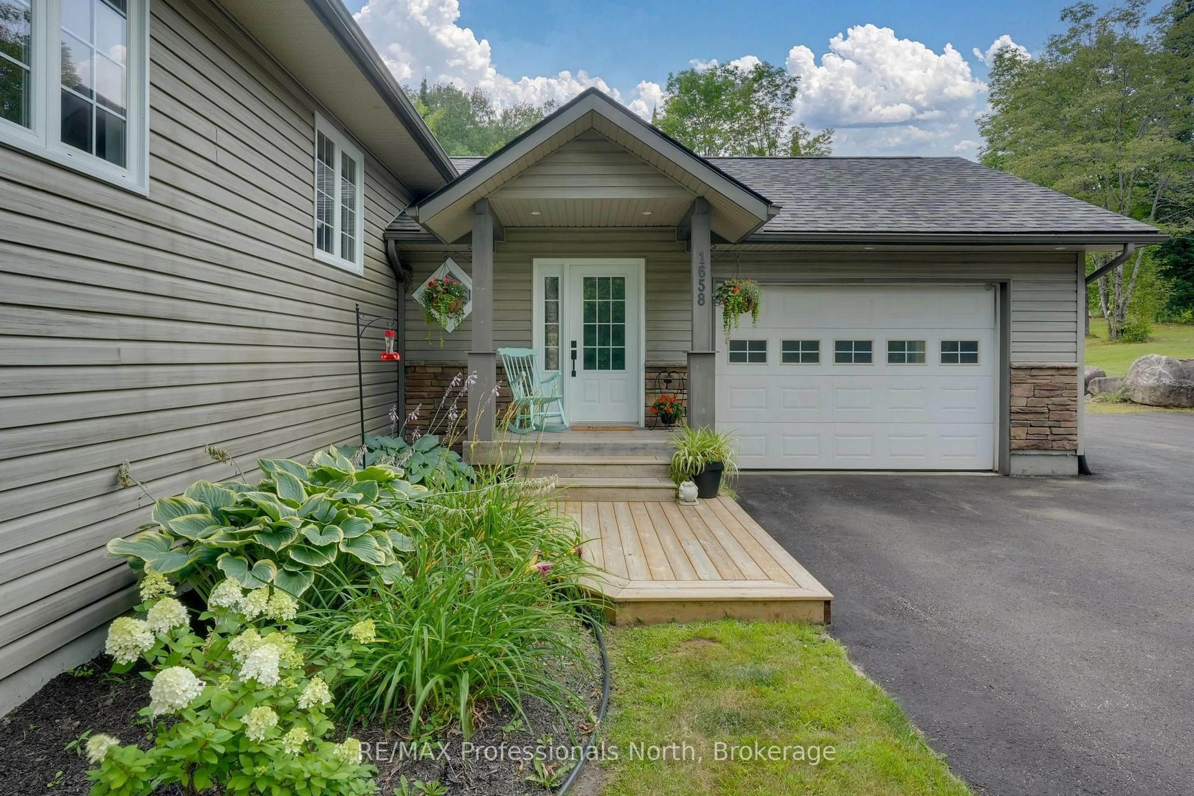 Unknown for 1658 60 Highway, Huntsville Ontario P1H 1A2