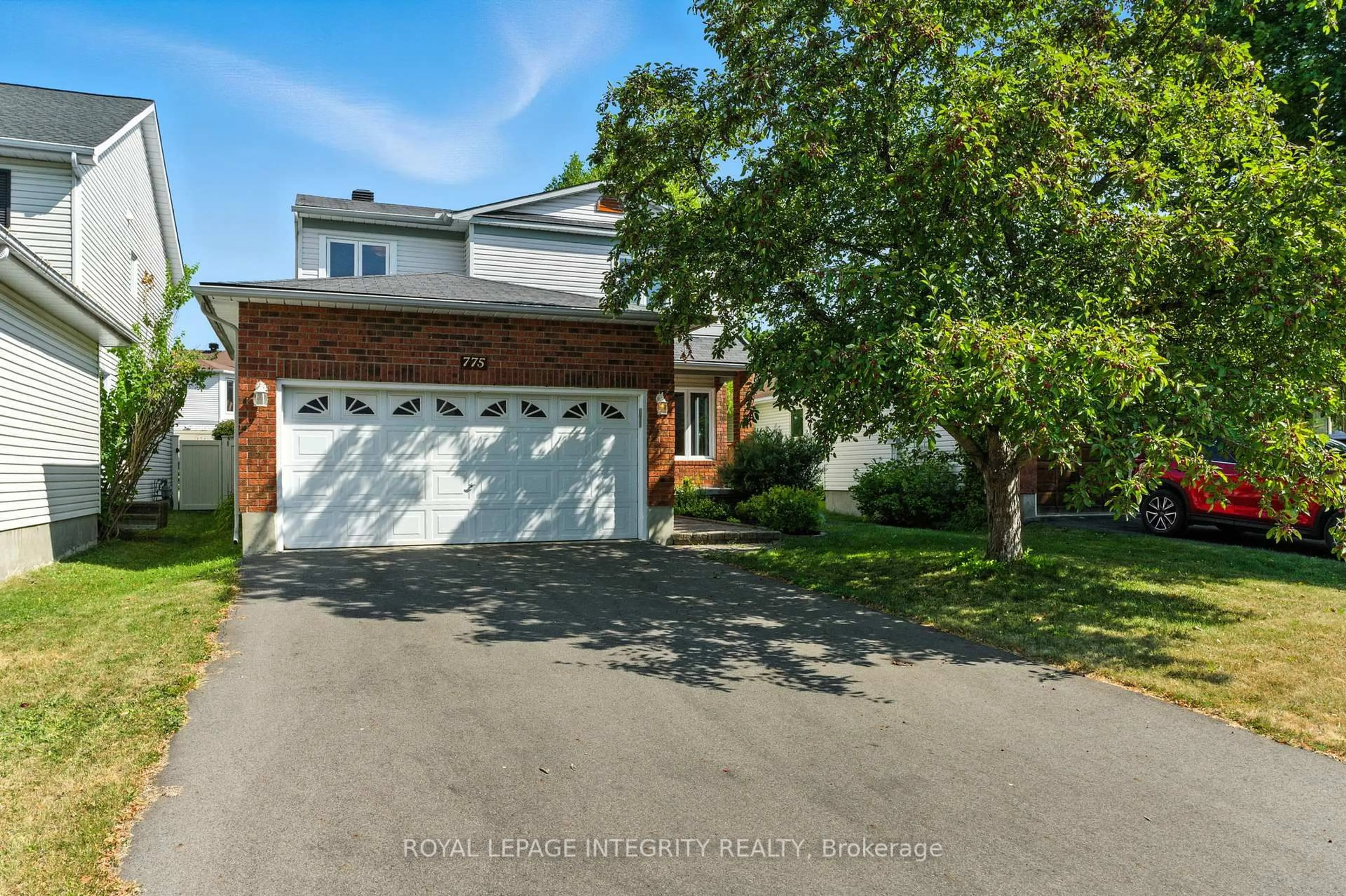 A pic from outside/outdoor area/front of a property/back of a property/a pic from drone, street for 775 Adencliffe Dr, Orleans Ontario K4A 3E5