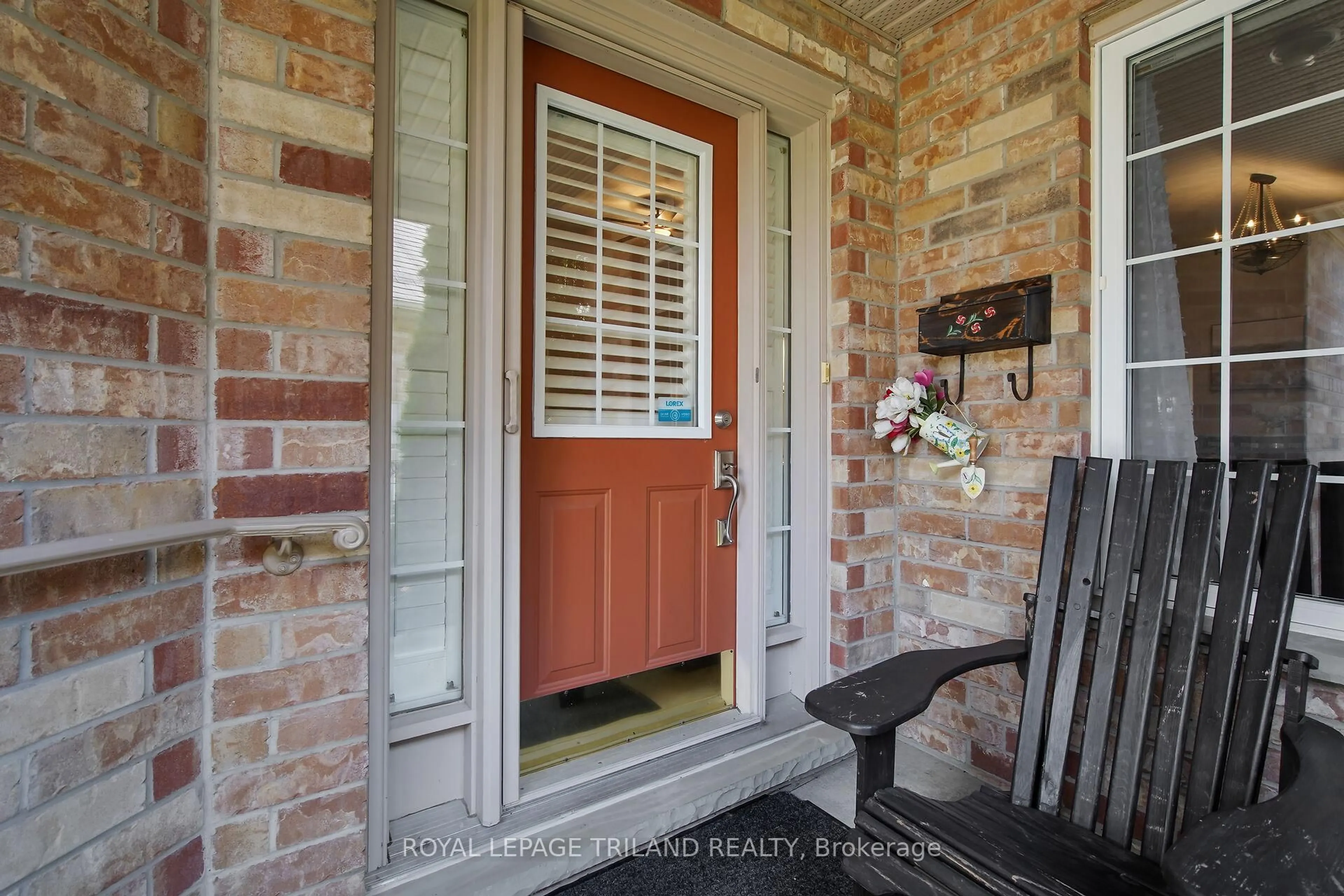 Indoor entryway for 852 Silversmith St, London North Ontario N6H 5T4