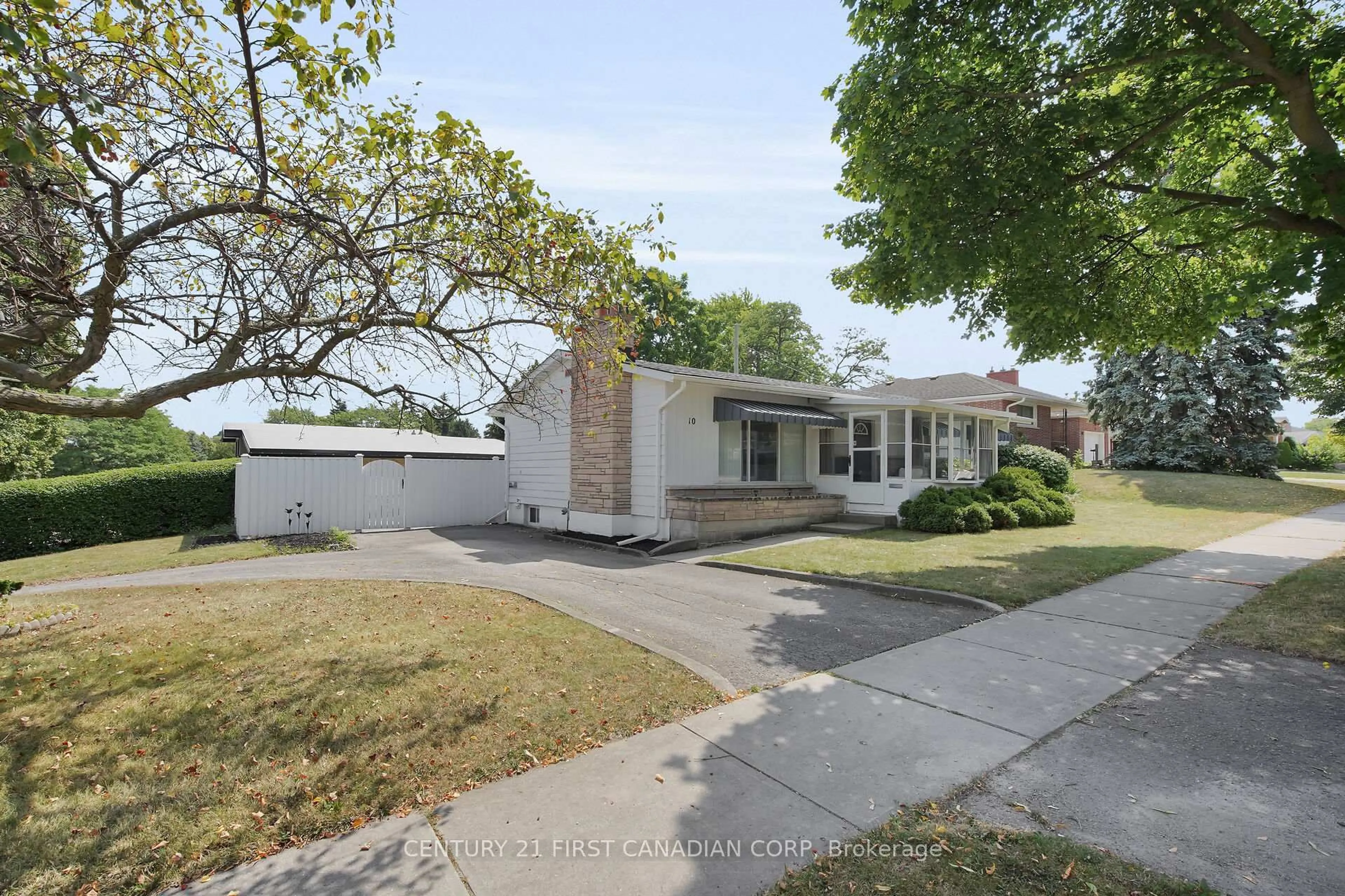 Unknown for 10 Frontenac Rd, London South Ontario N5Z 3Y3