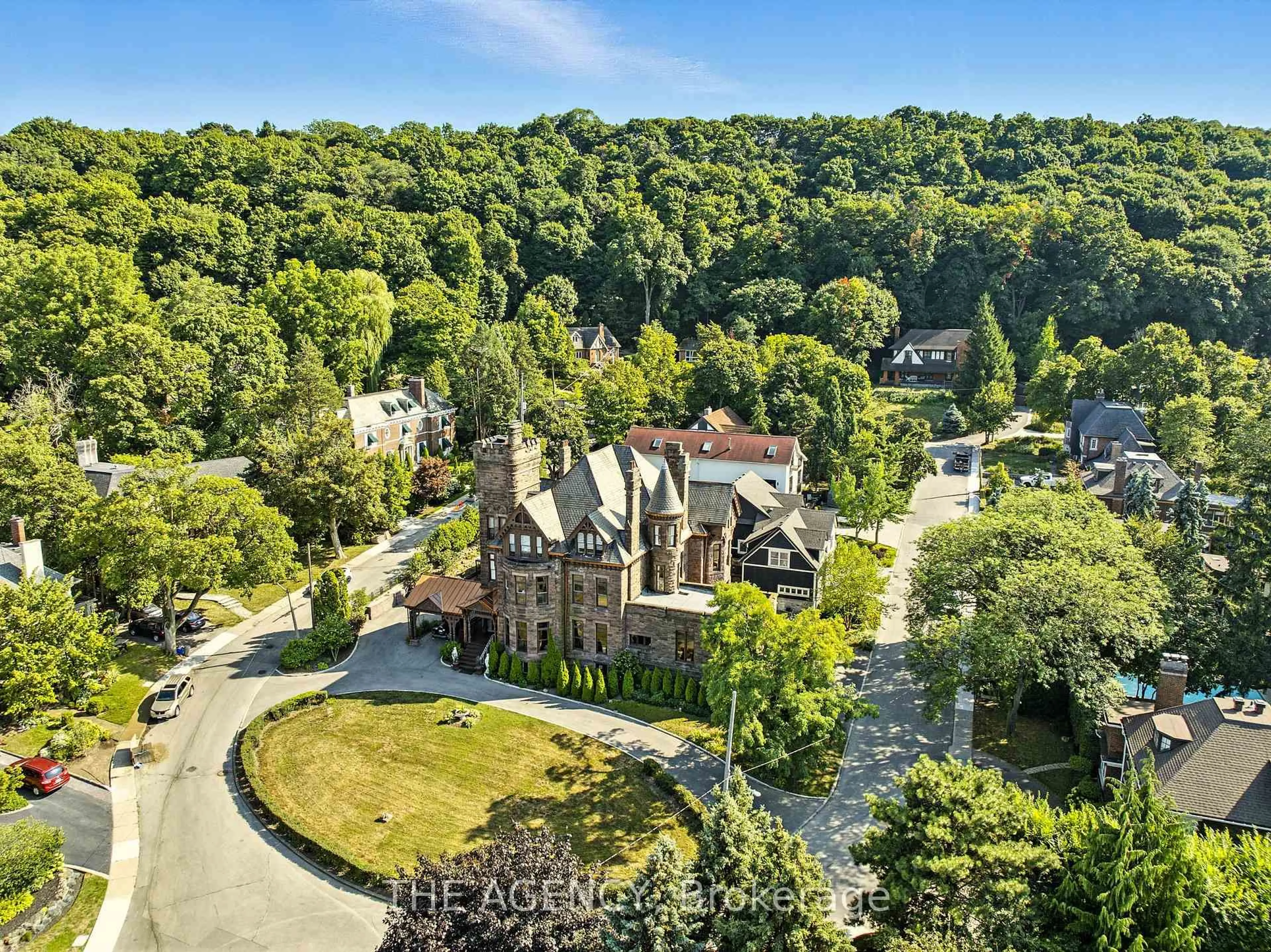 A pic from outside/outdoor area/front of a property/back of a property/a pic from drone, unknown for 26 Ravenscliffe Ave, Hamilton Ontario L8P 3M4