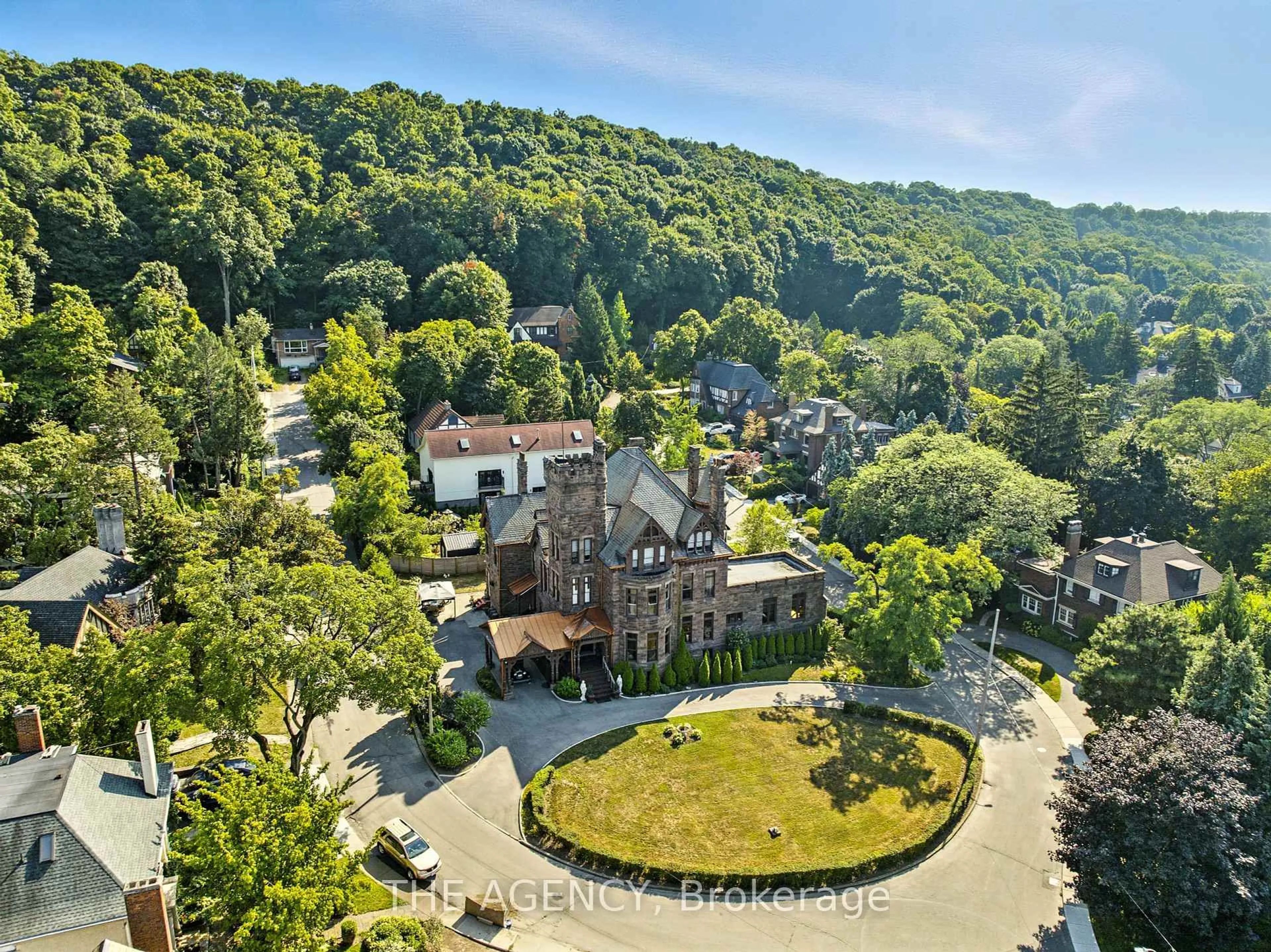 A pic from outside/outdoor area/front of a property/back of a property/a pic from drone, unknown for 26 Ravenscliffe Ave, Hamilton Ontario L8P 3M4