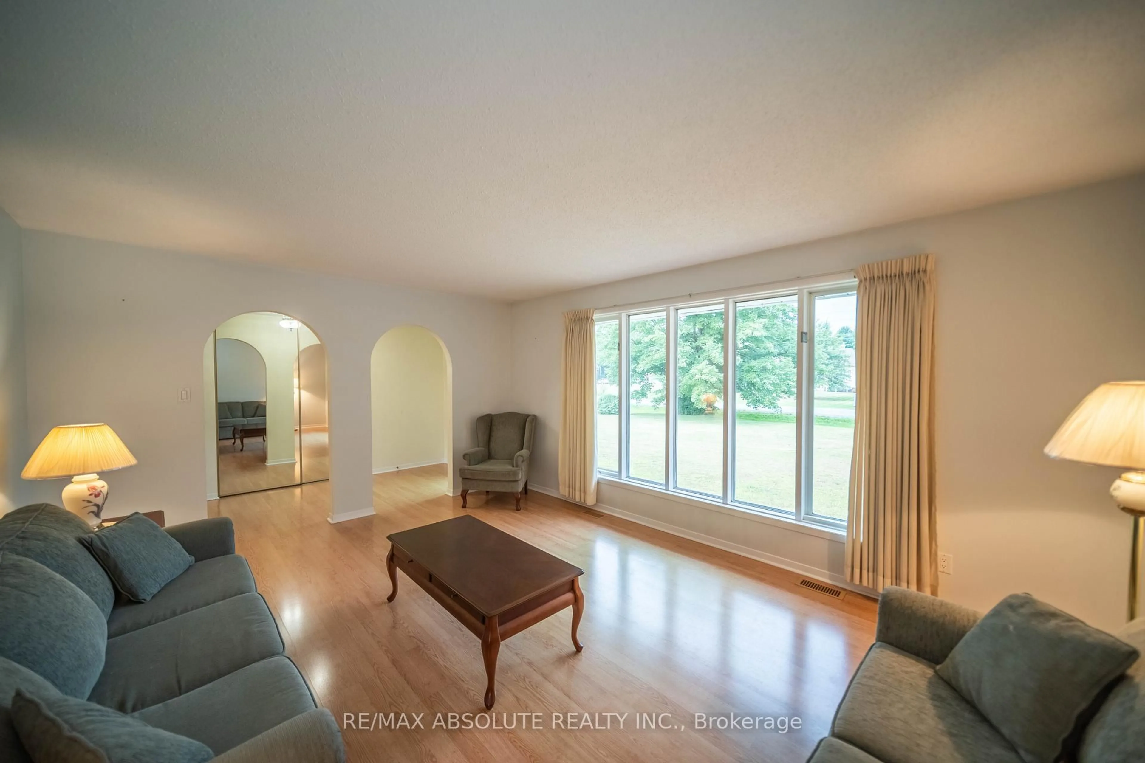 Living room with furniture, unknown for 219 St Thomas Rd, Russell Ontario K0A 3H0